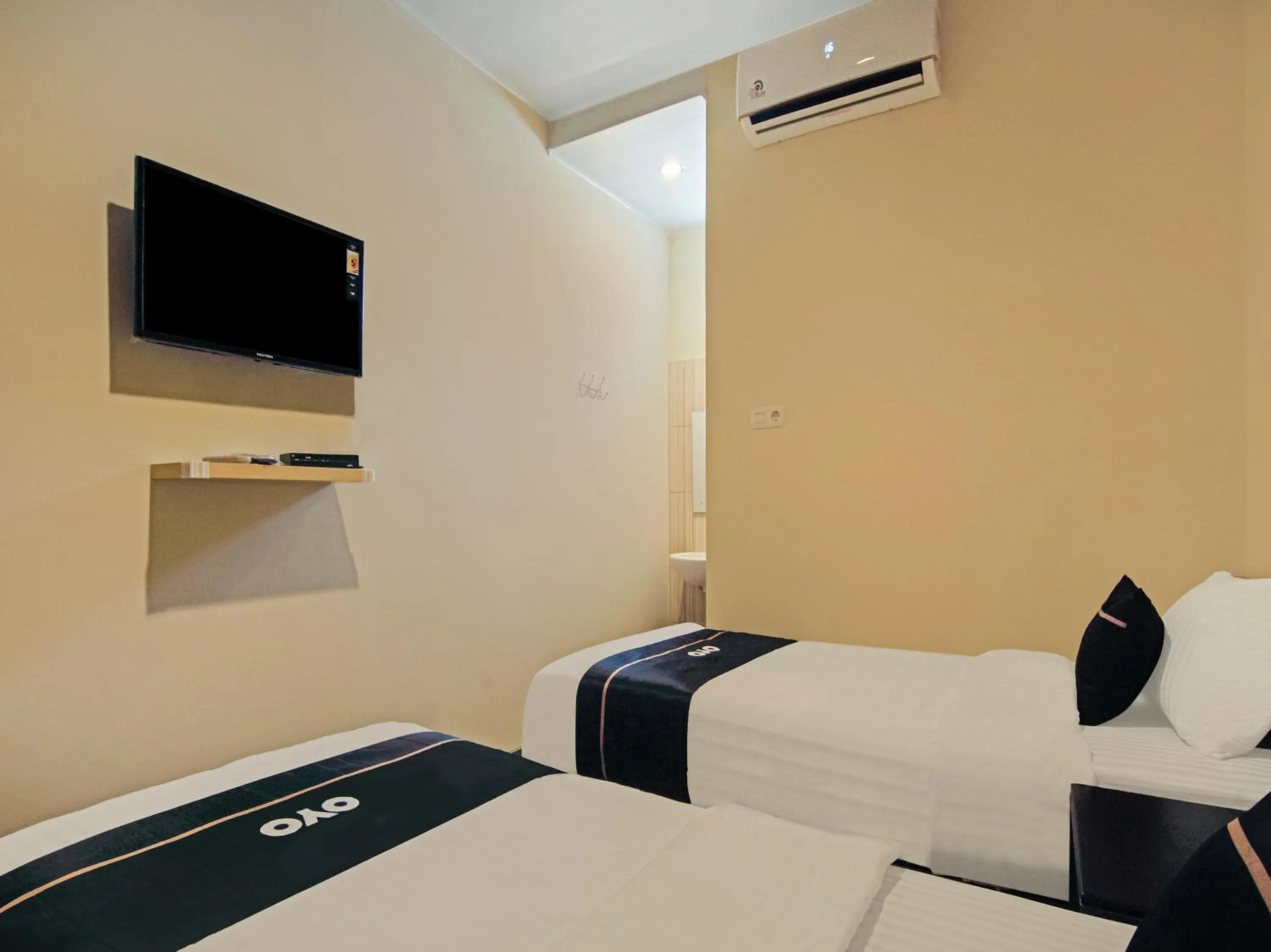 Bedroom in OYO 3606 Cendrawasih Resident