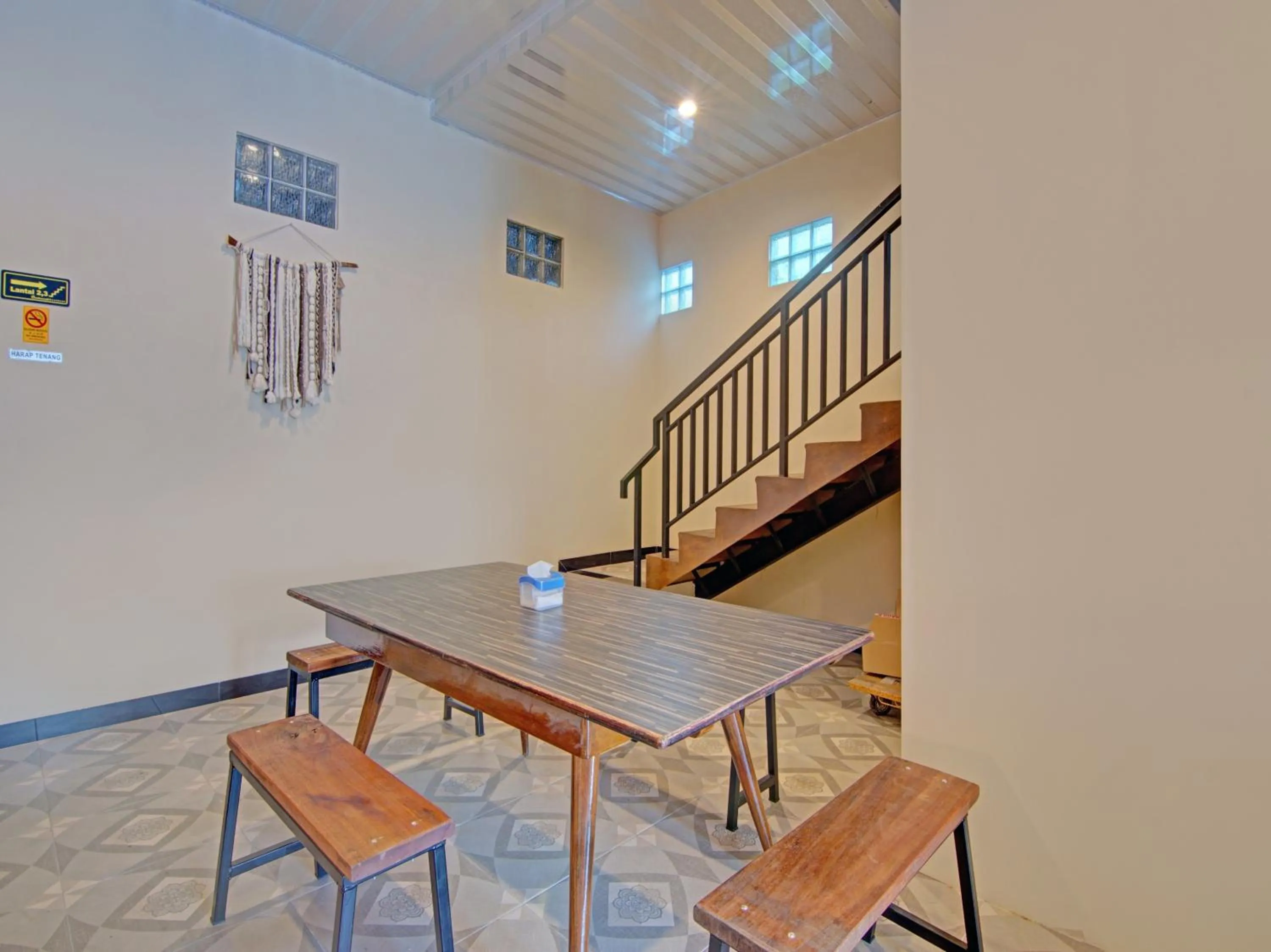 Seating area in OYO 3606 Cendrawasih Resident