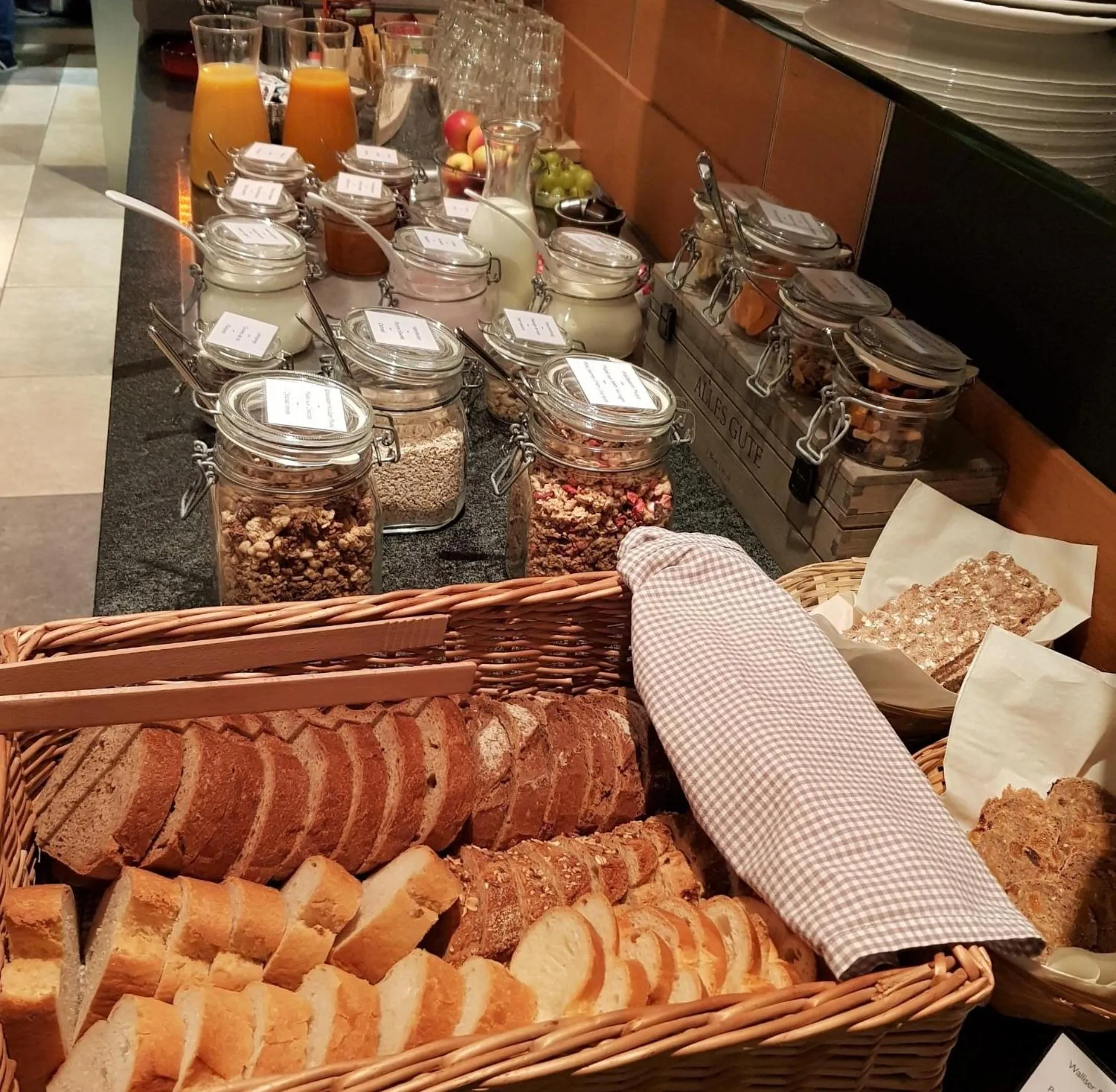 Breakfast in Hotel Les Amis