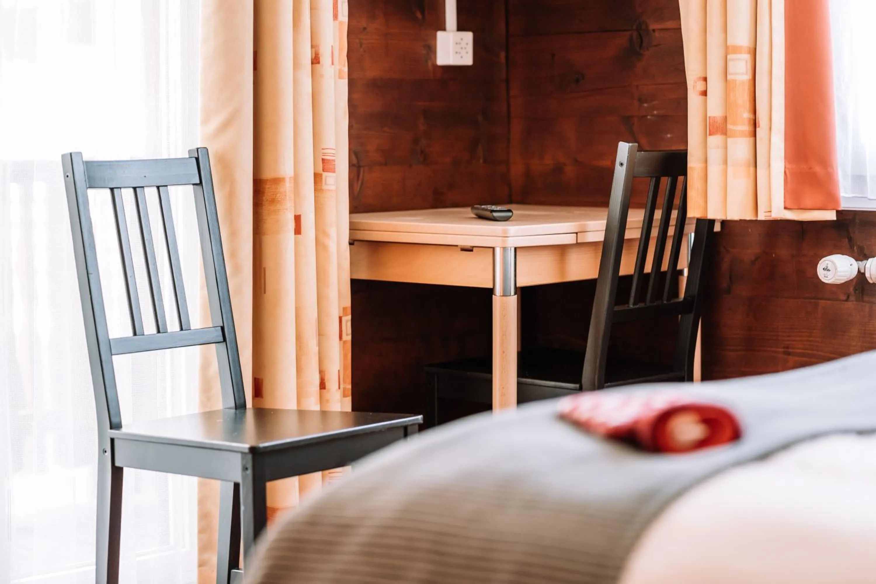 Bedroom, Bed in Hotel Les Amis
