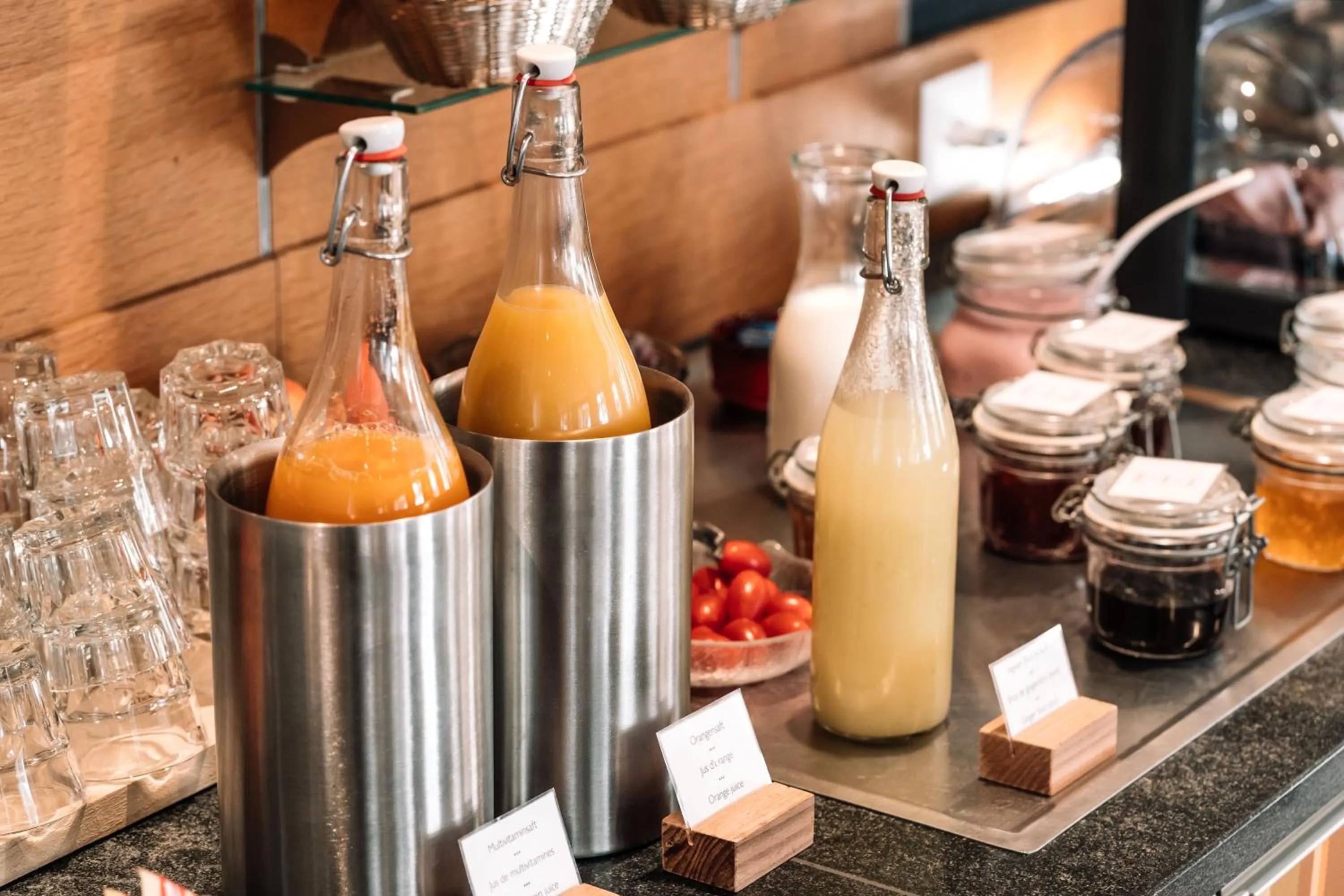 Food and drinks in Hotel Les Amis