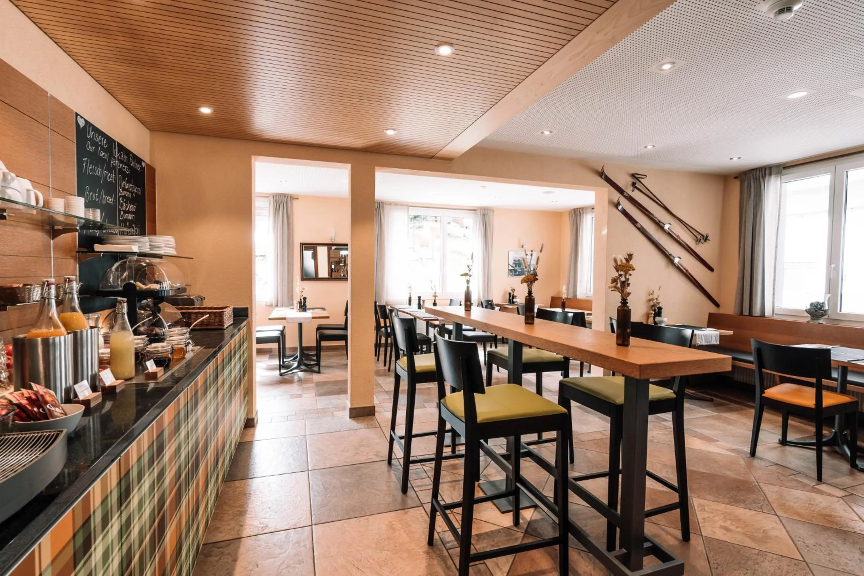 Restaurant/places to eat in Hotel Les Amis