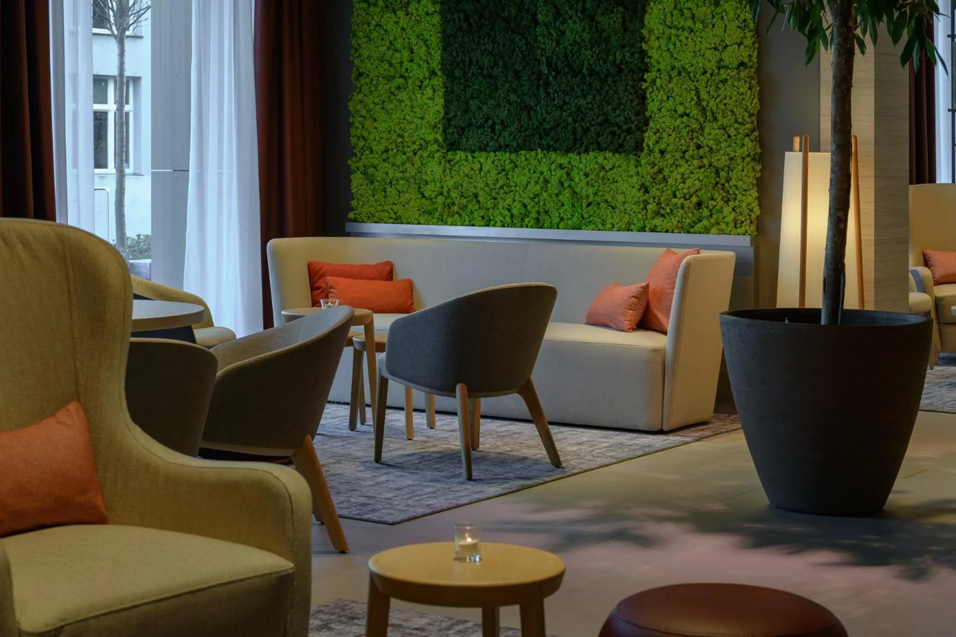 Lobby or reception in IntercityHotel Herford
