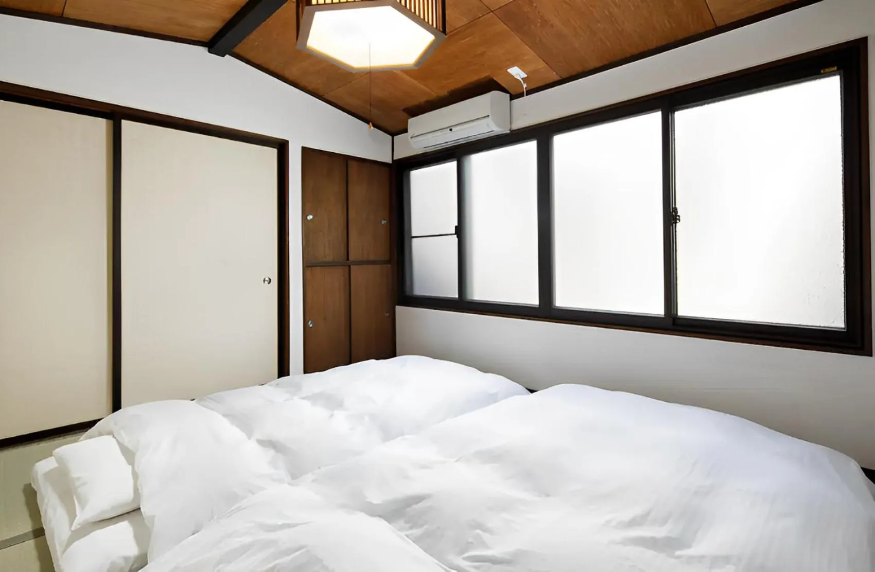 Bedroom, Bed in Tsumugi Shichijo-Kagiyacho