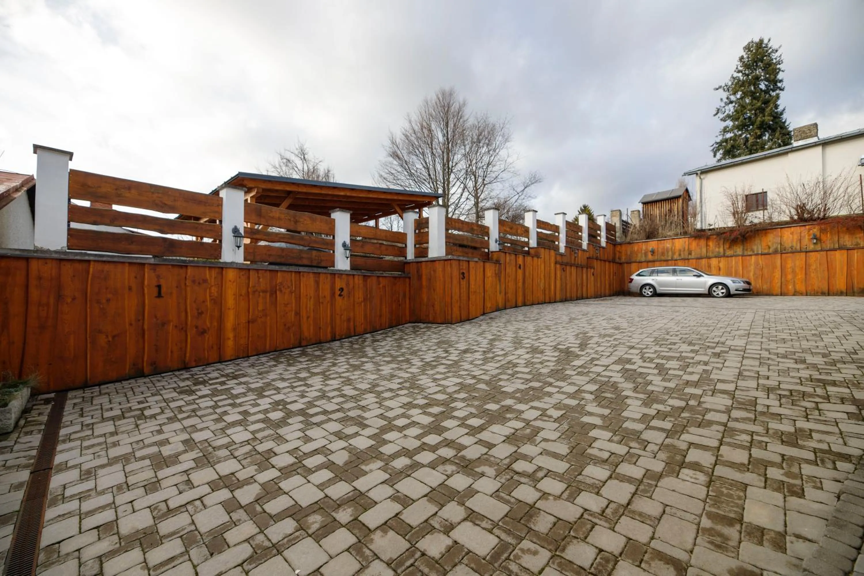 Parking in Hotel Modrásek