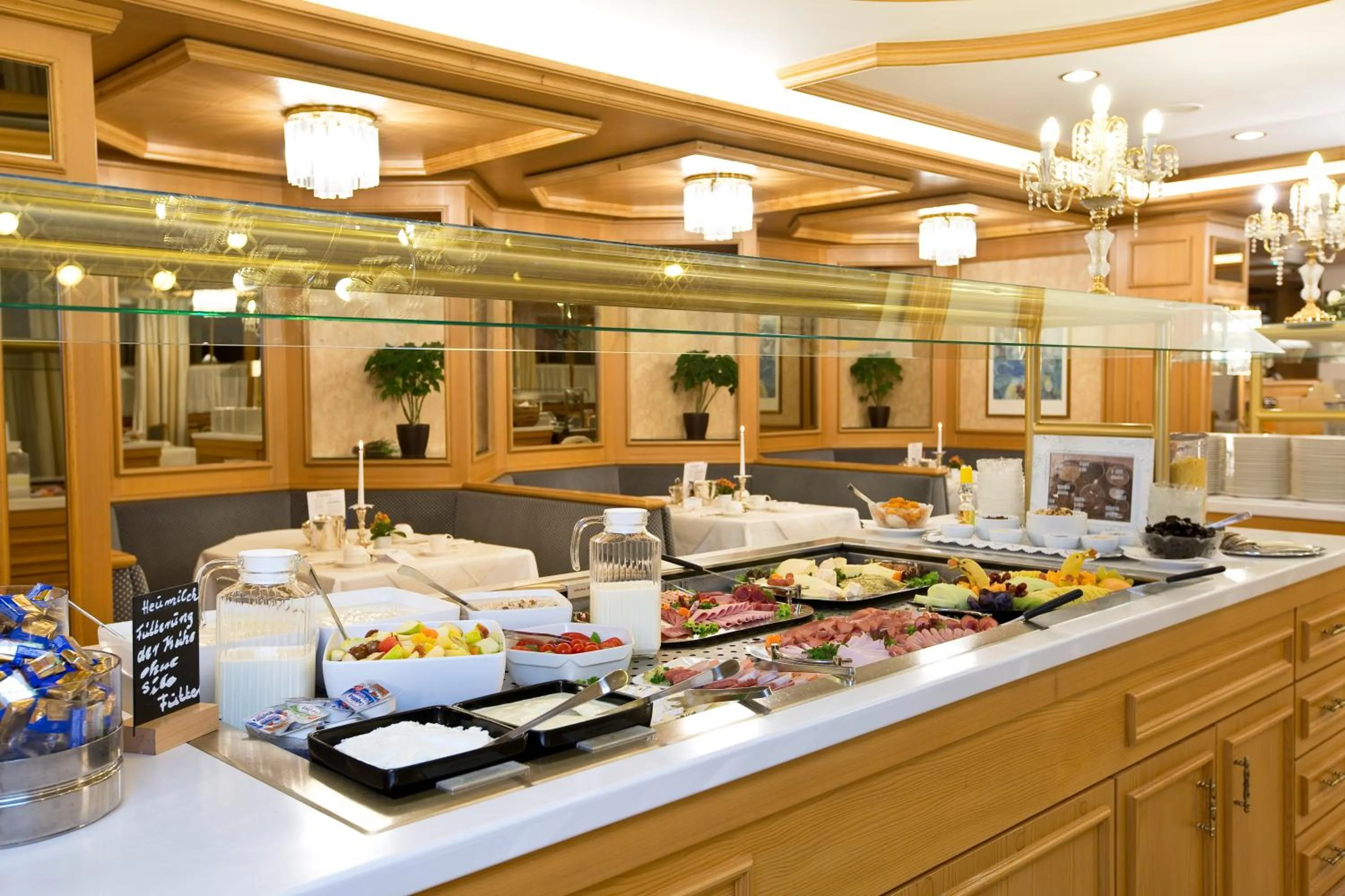 Buffet breakfast in Hotel Filser