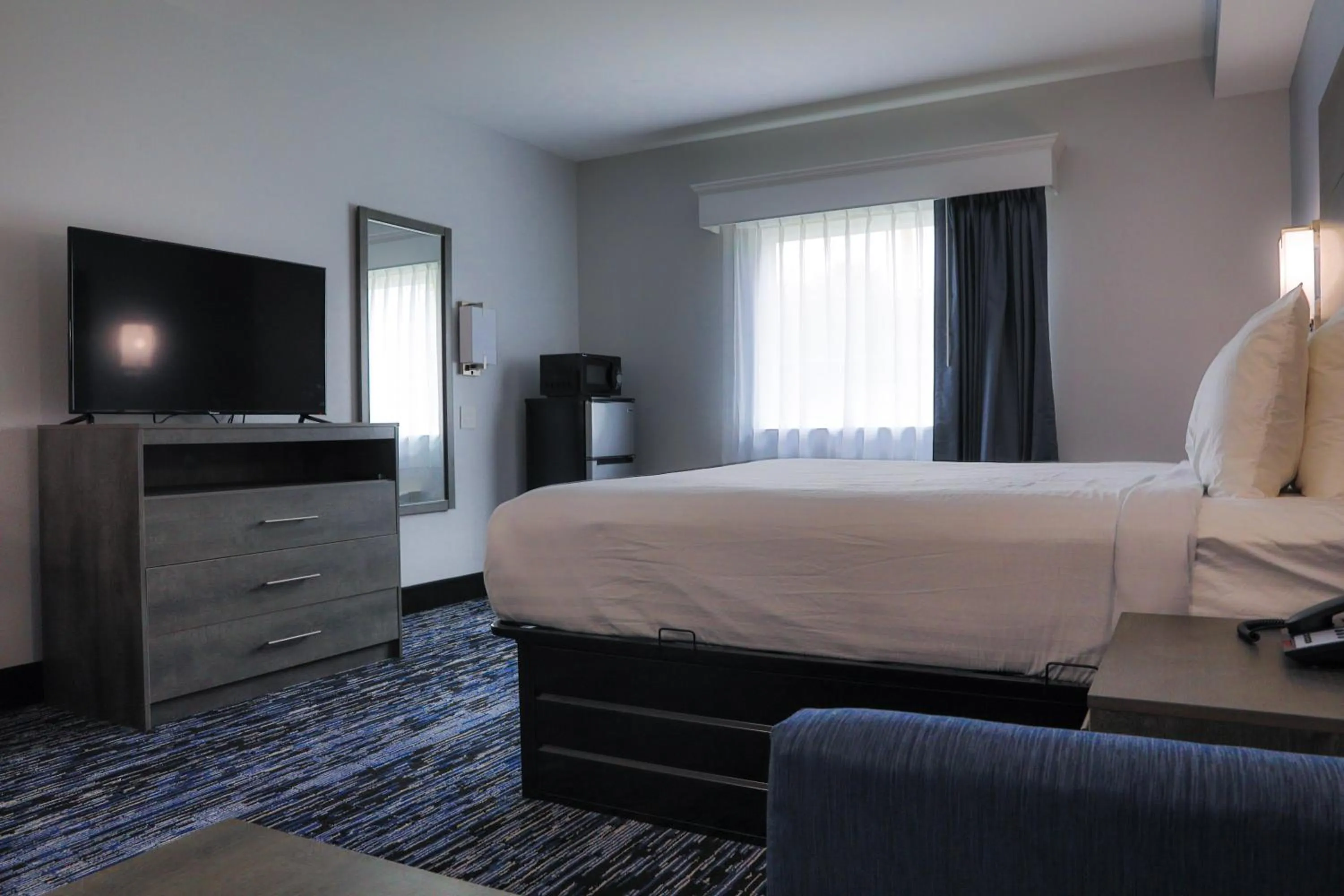 TV and multimedia, Bed in Home Inn and Suites Olive Branch