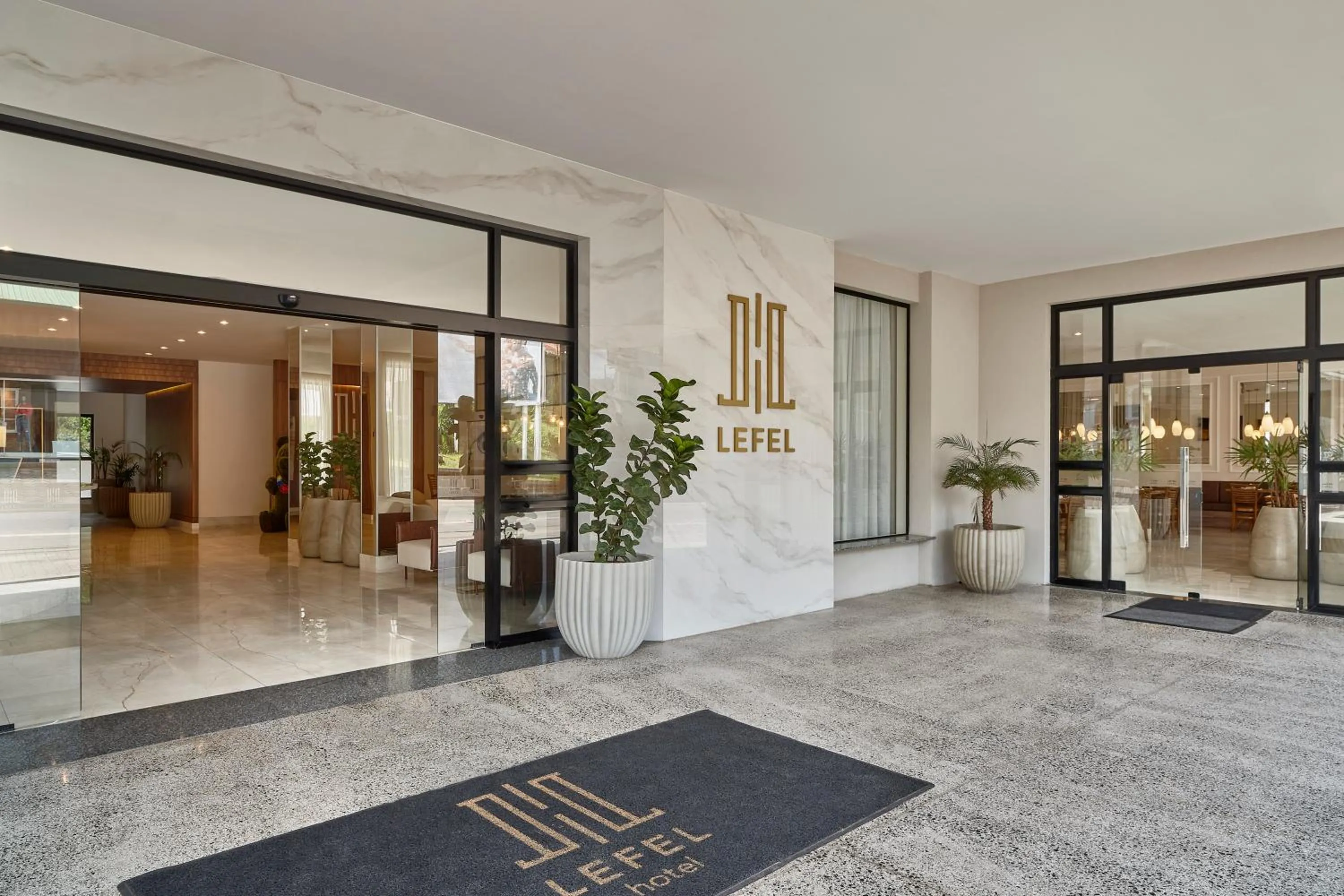 Facade/entrance in Lefel Hotel