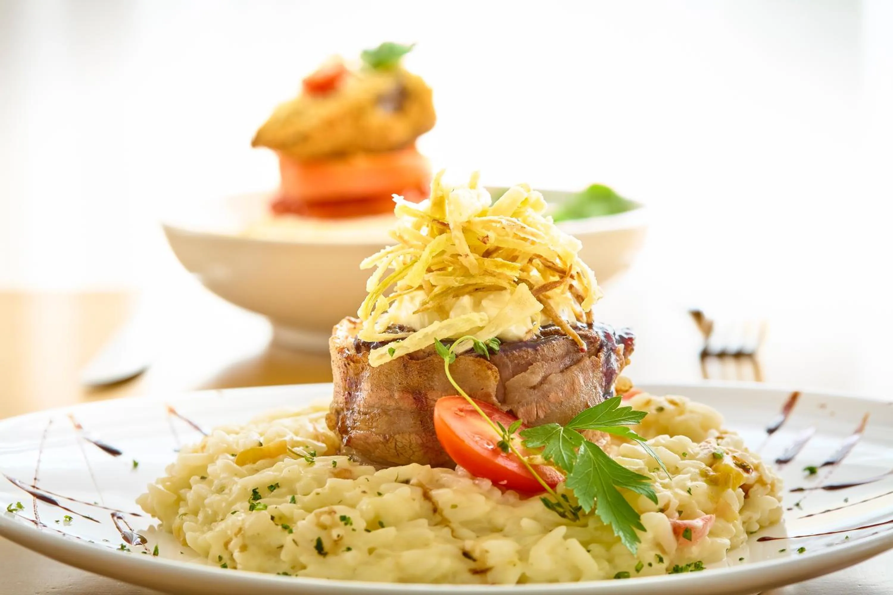 Restaurant/places to eat in Lefel Hotel