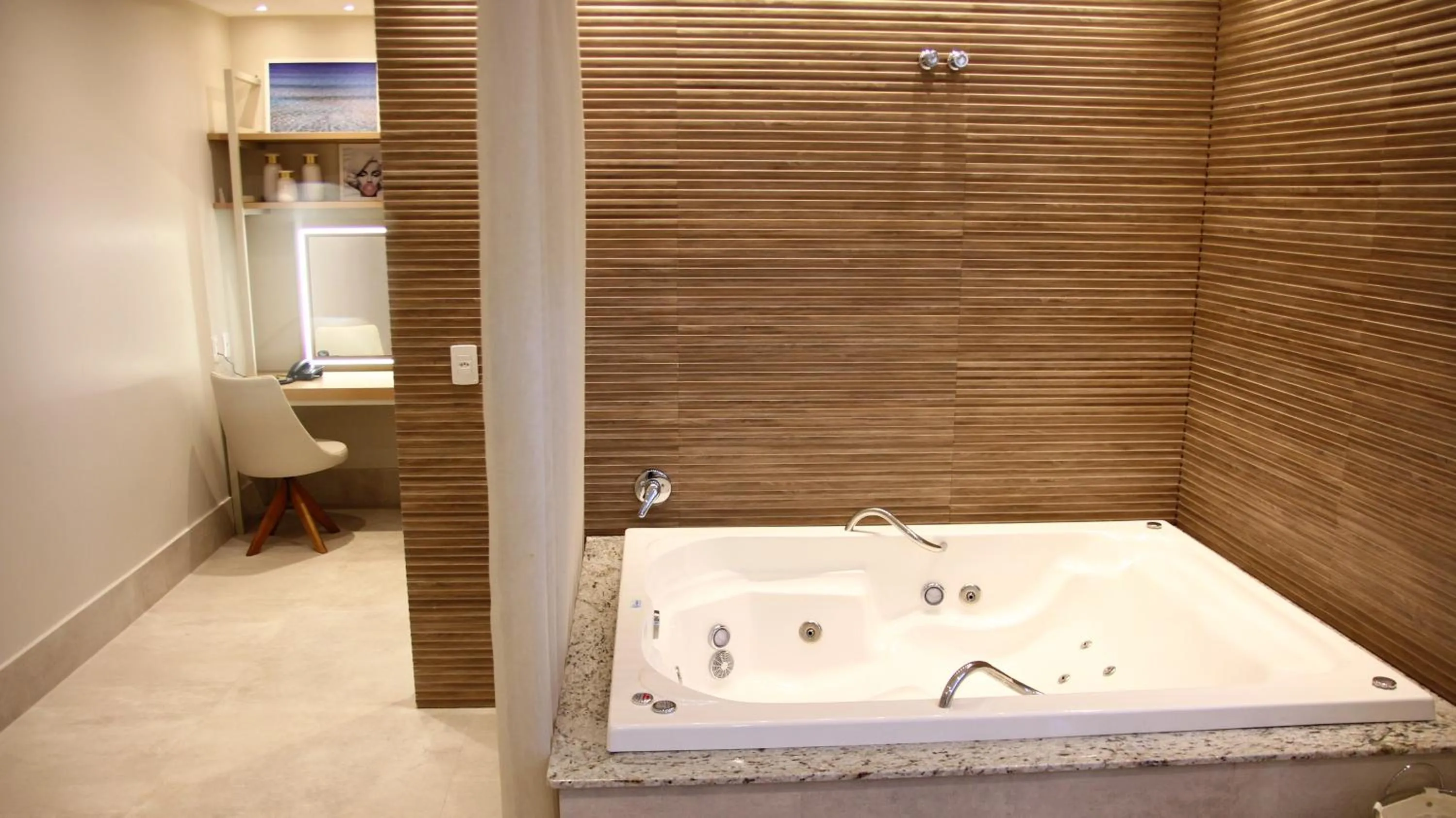 Hot Tub in Lefel Hotel