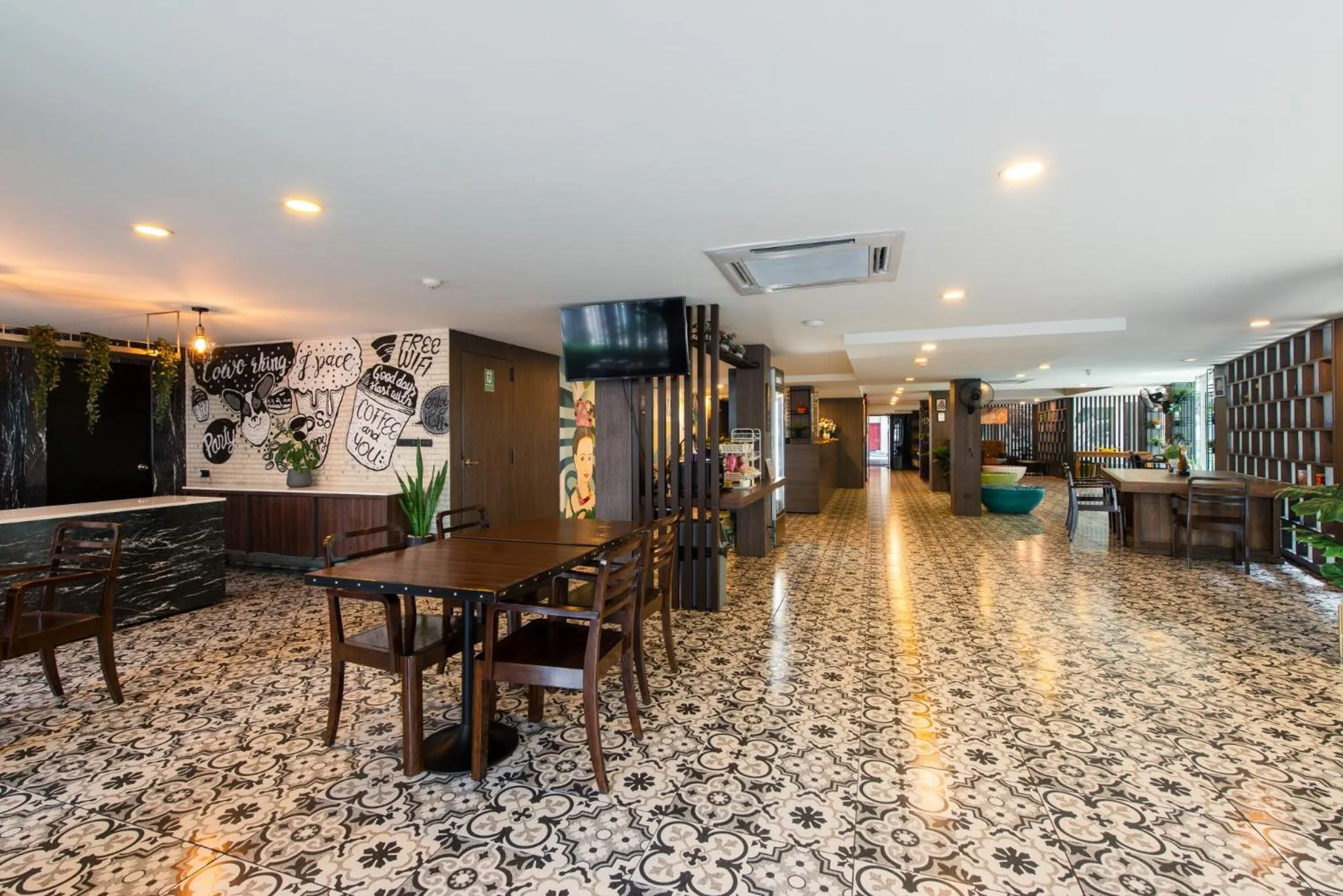 BB Glass House บีบี กลาสเฮ้าส์