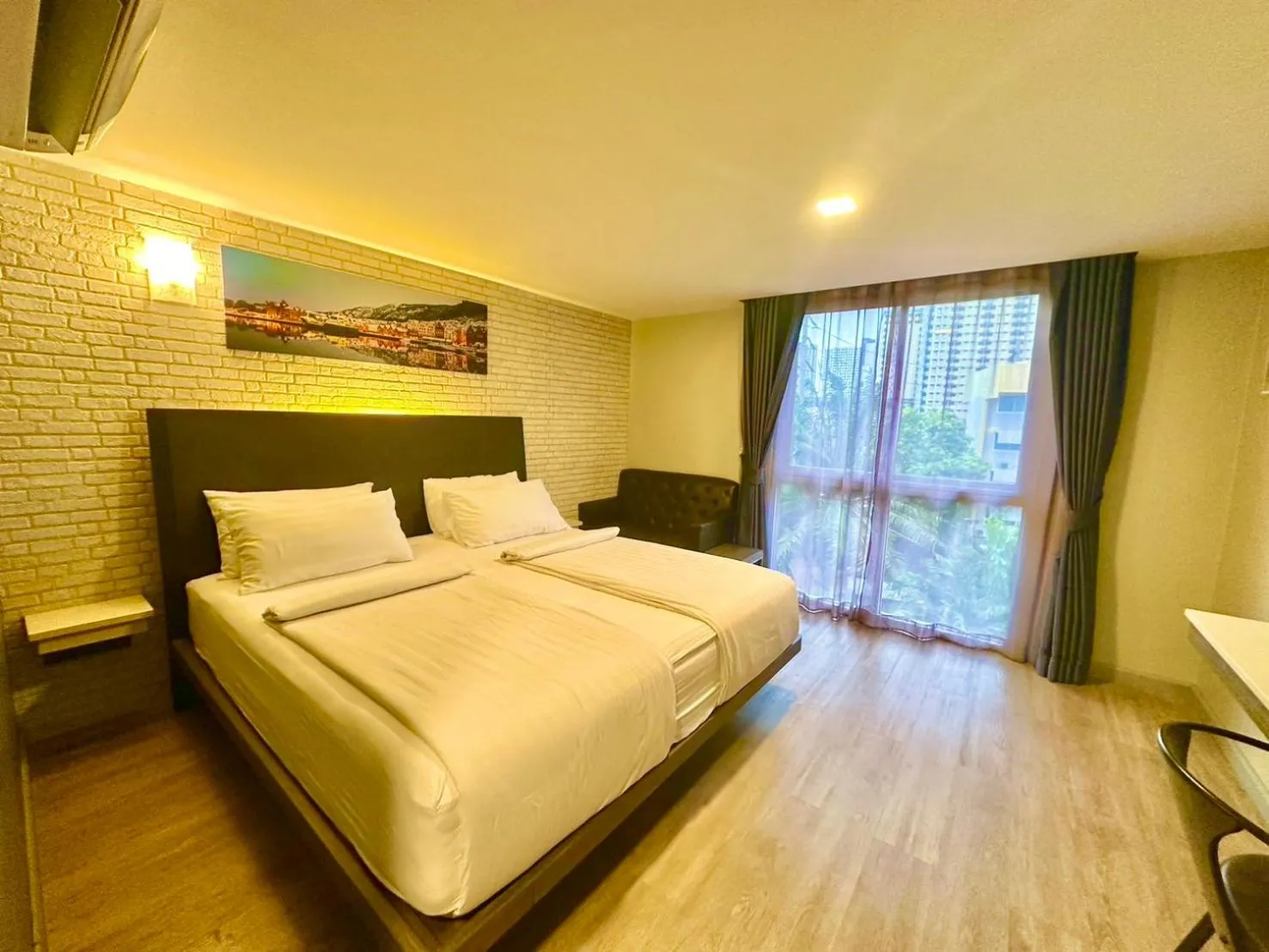 Photo of the whole room, Bed in BB Glass House