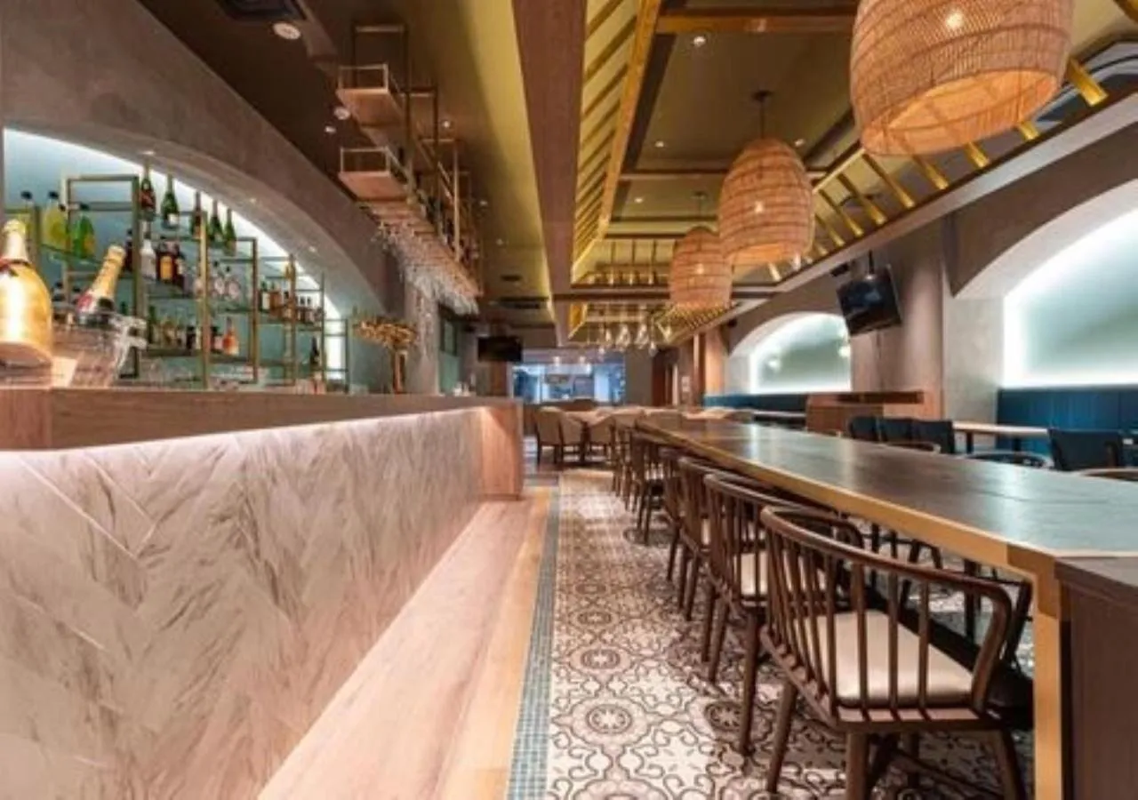 Restaurant/places to eat in Galois Hotel Shinokubo