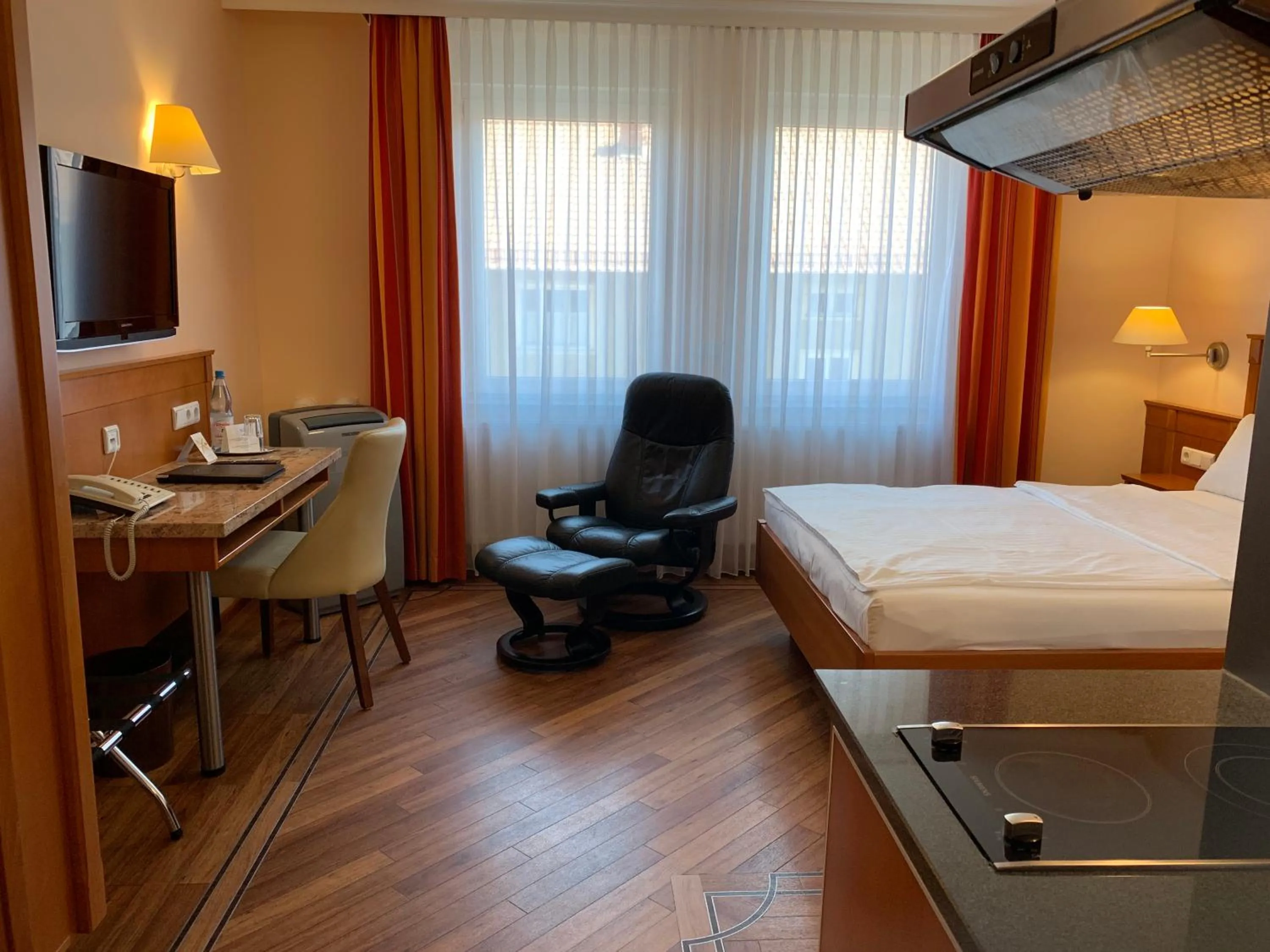 Bed in Apartment Hotel KRAL - BUSINESS HOTEL & SERVICED APARTMENTS