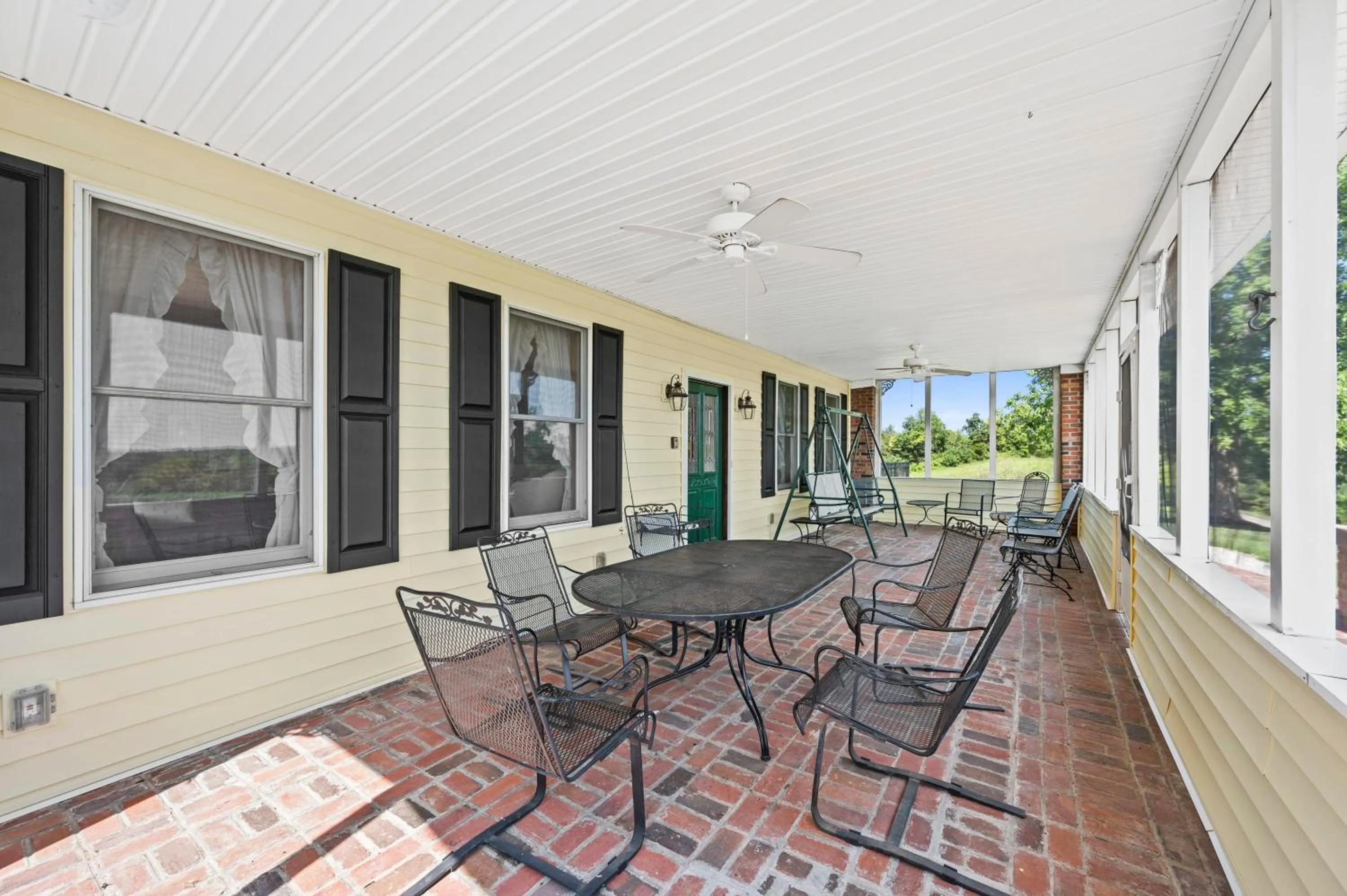 Country Lodge for 18, With Pool and Pond, Near Ark