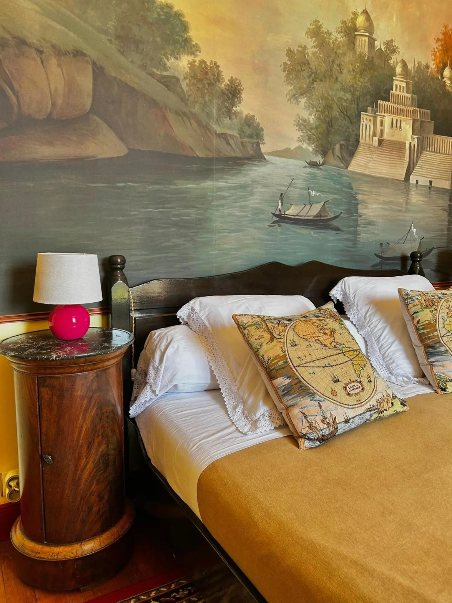 Bed in Château de Mongazon