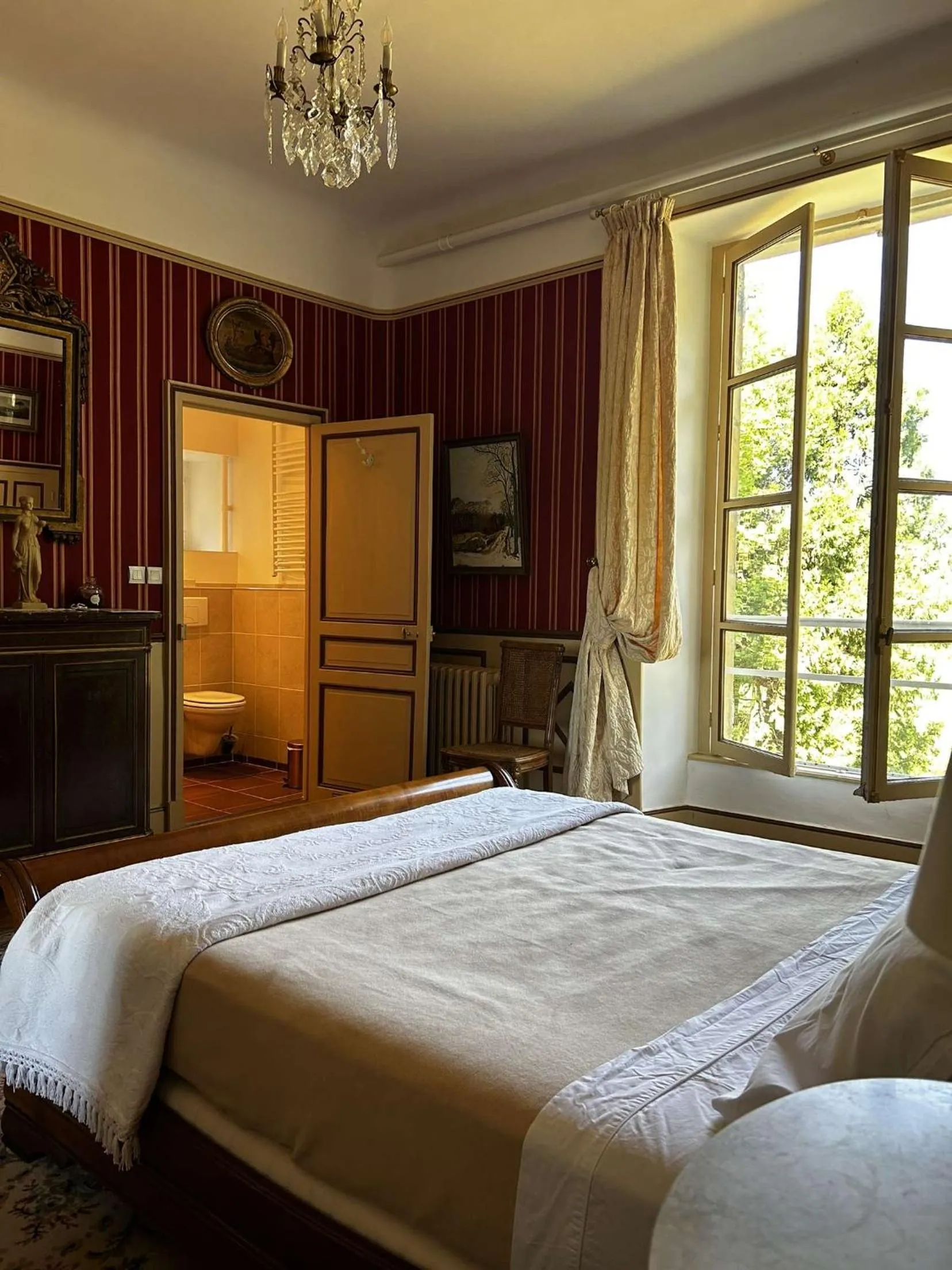 Bed in Château de Mongazon