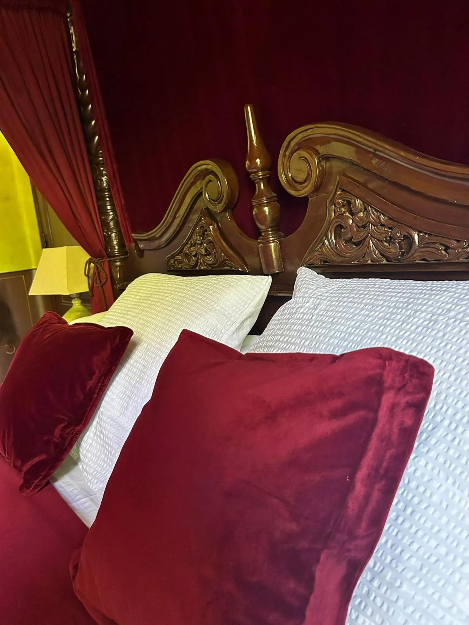 Bed in Château de Mongazon