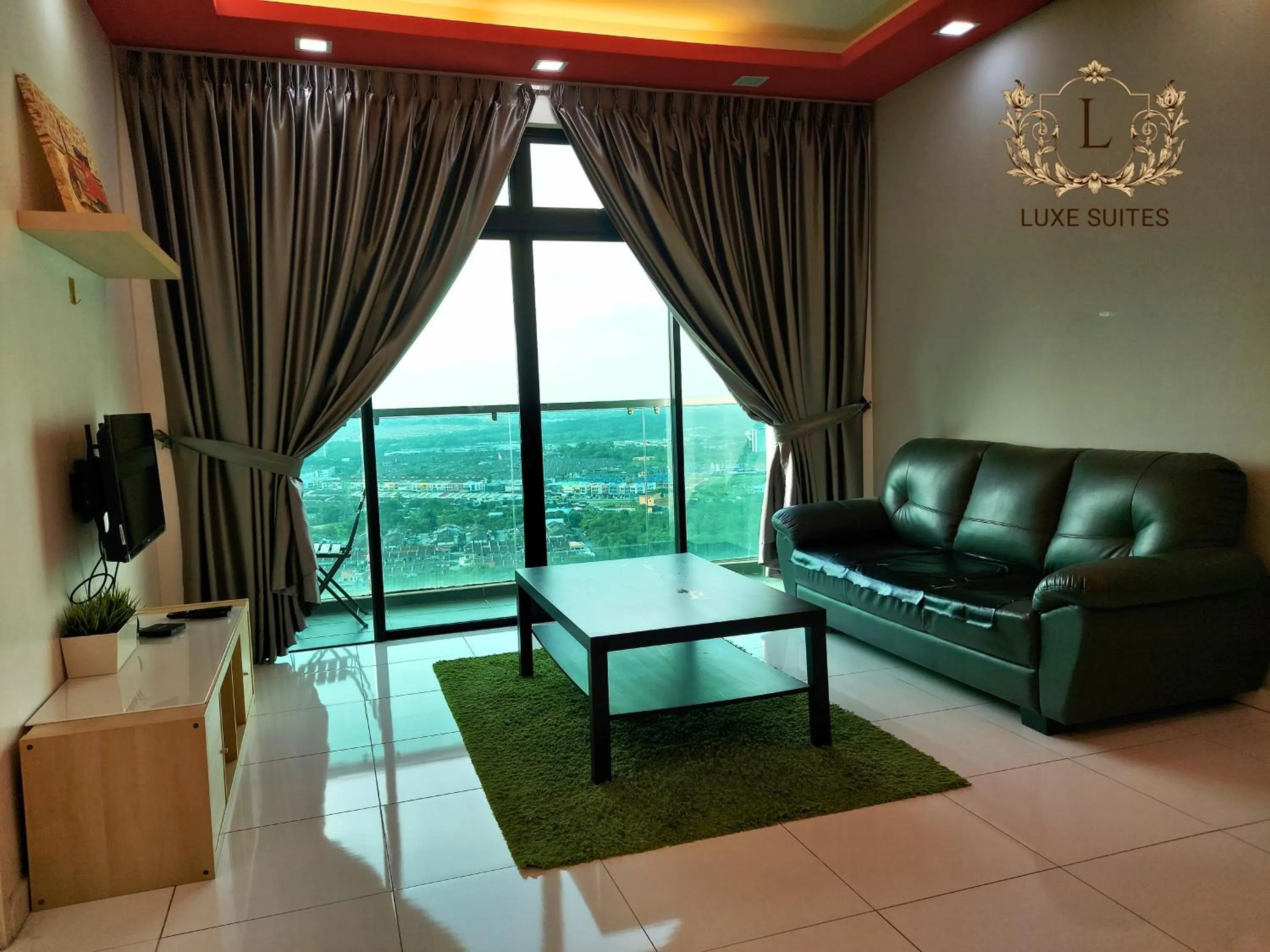 TV and multimedia in Luxe Suites at Skyloft