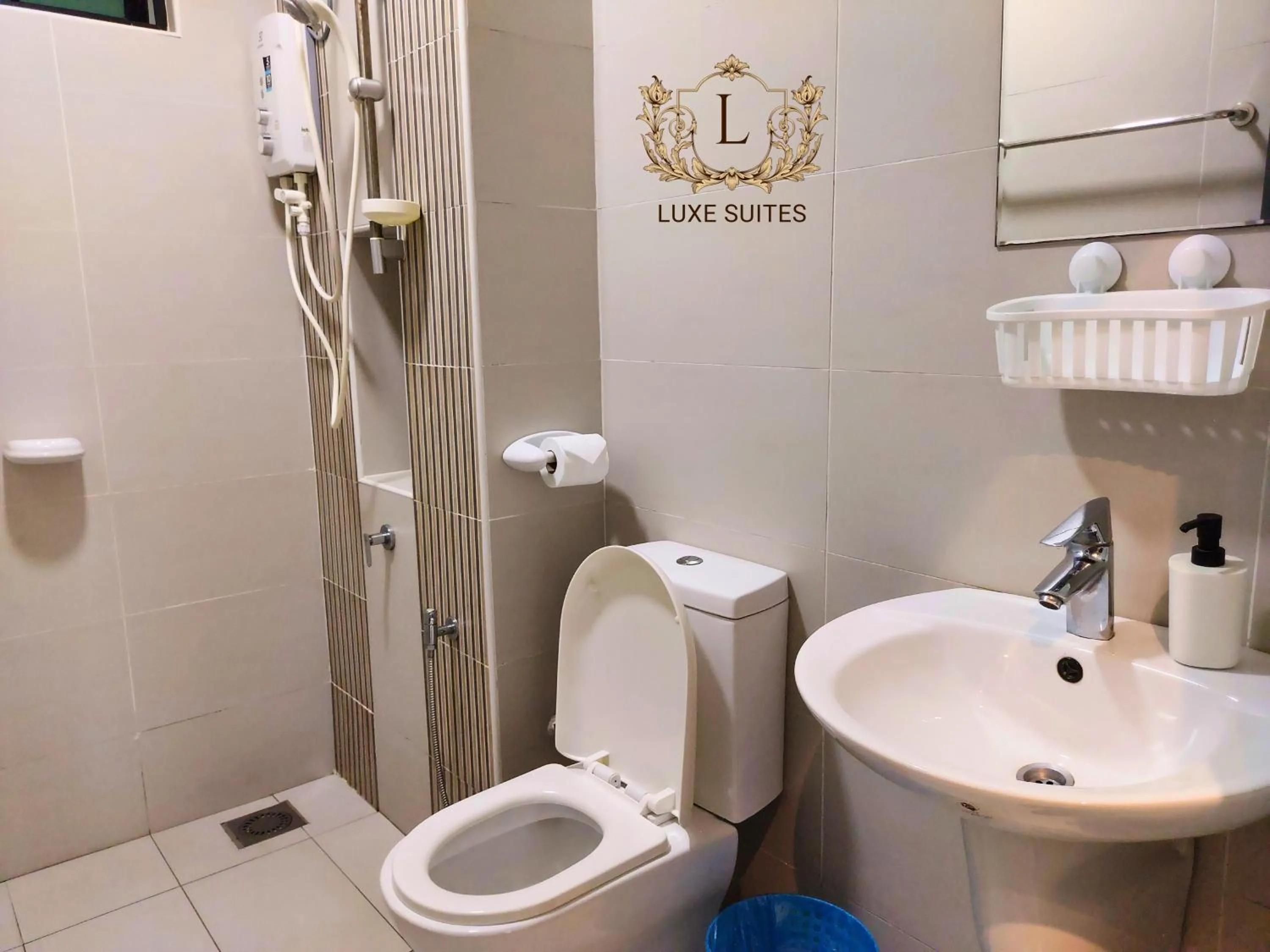 Shower in Luxe Suites at Skyloft