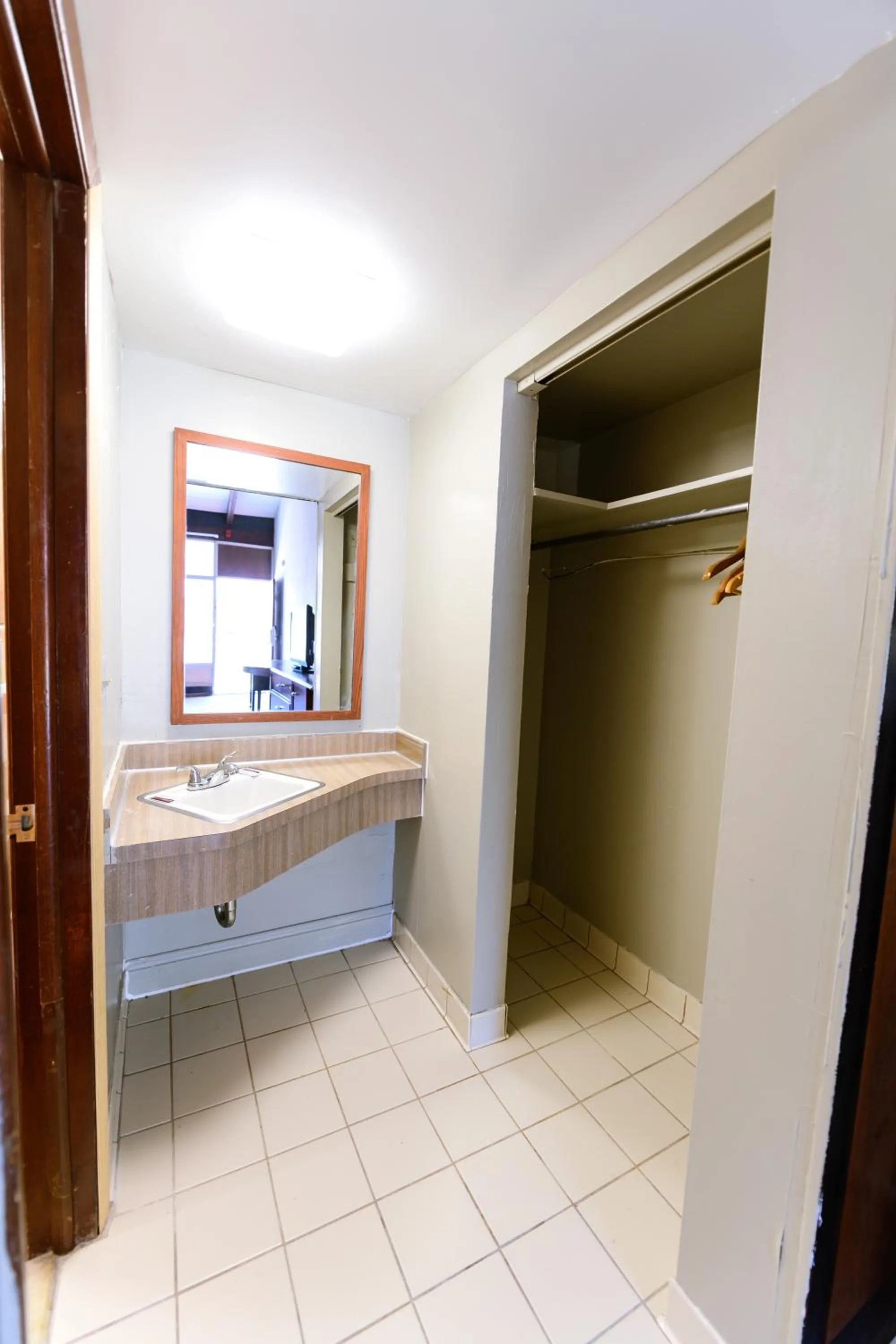 OAKS MOTEL GREENSBORO NC