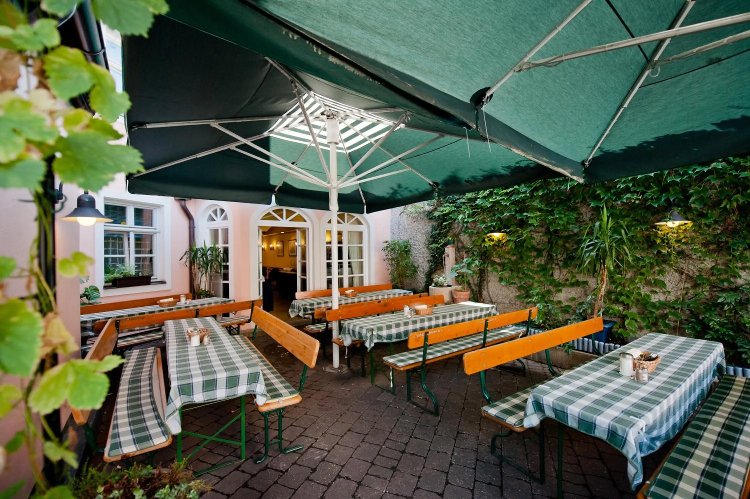 Restaurant/places to eat in Hotel Alt-Ringlein