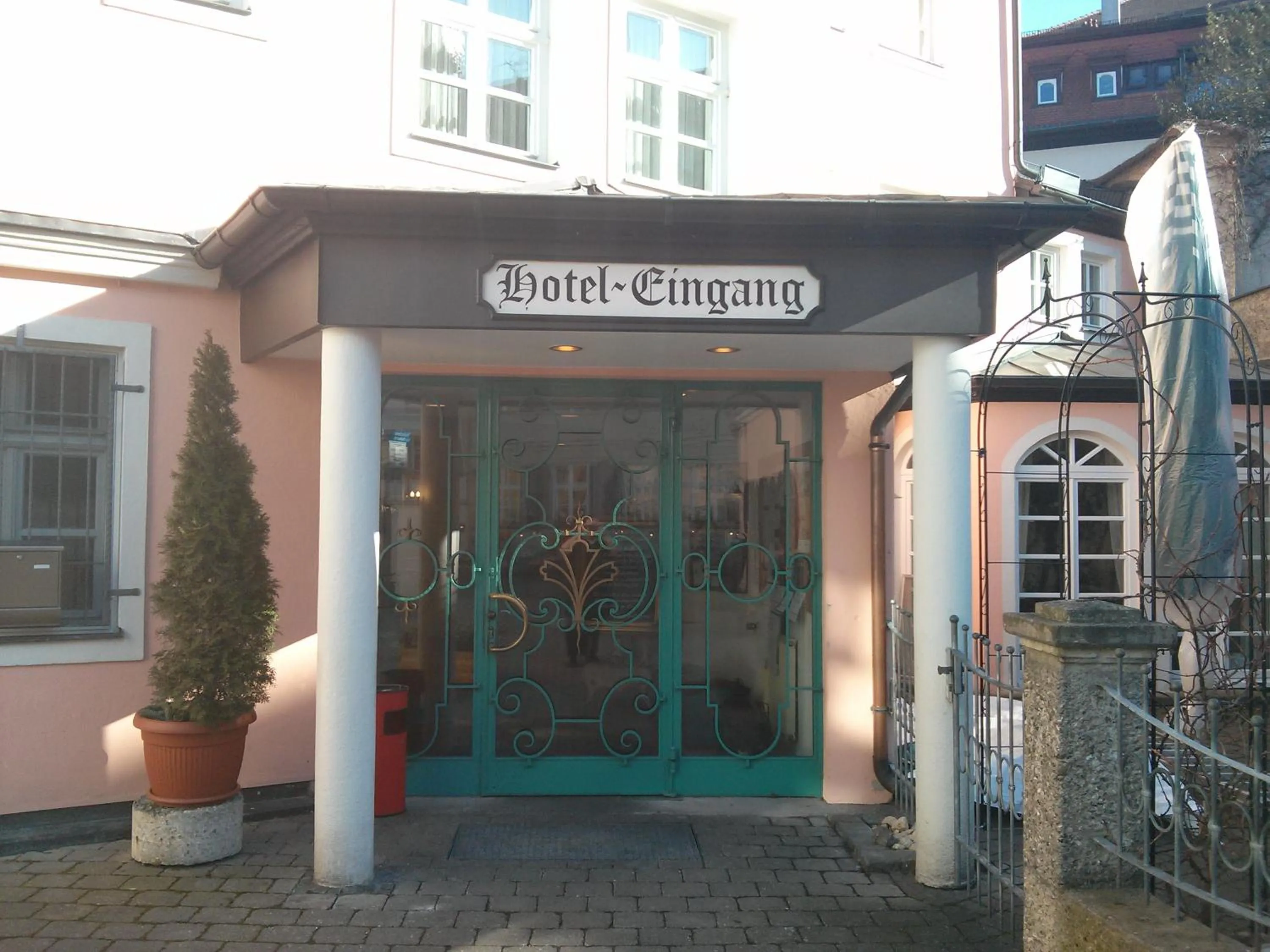 Facade/entrance in Hotel Alt-Ringlein
