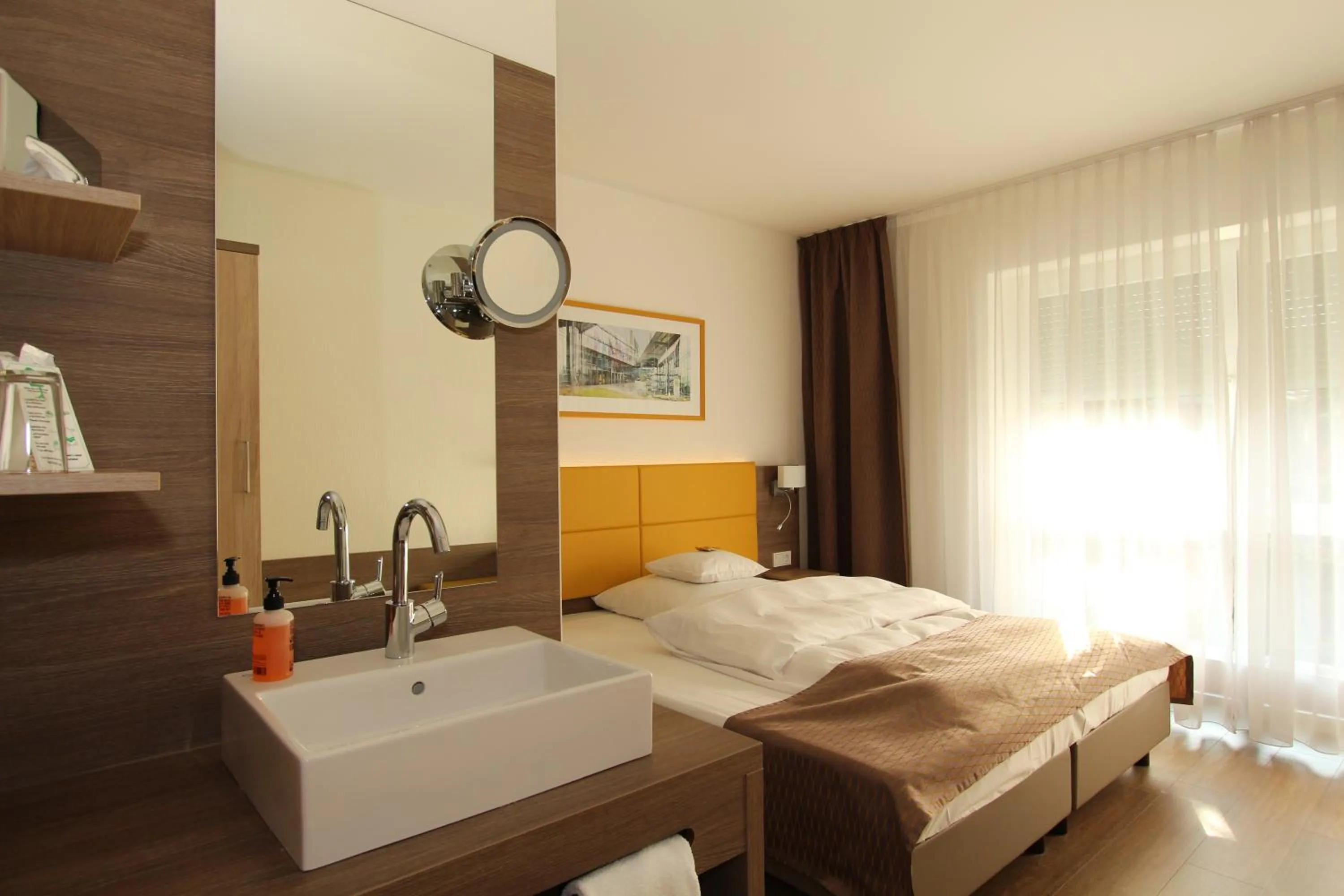 Photo of the whole room, Bed in JOTT Wolfsburg-Sandkamp FREE PARKING