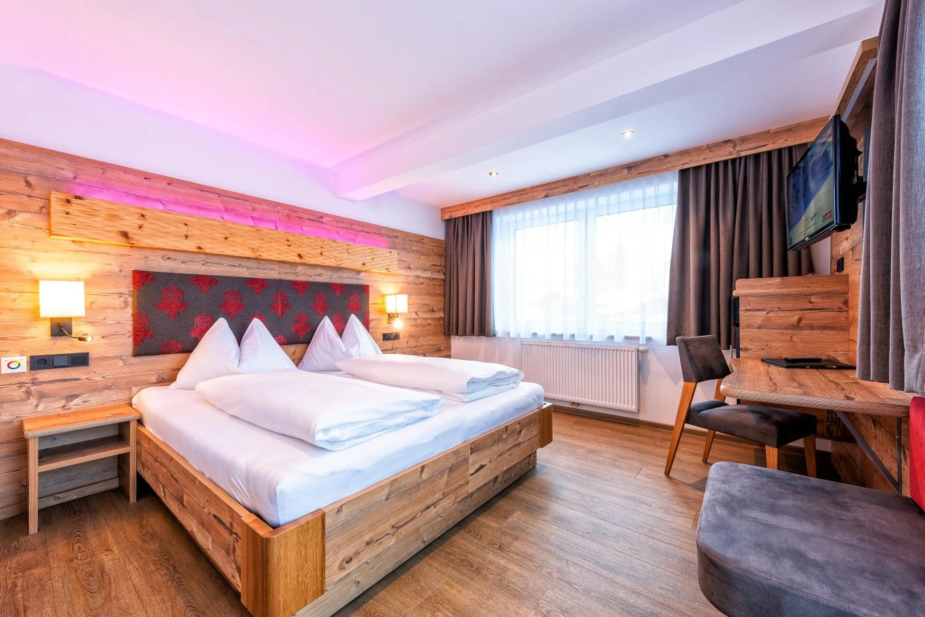 Bedroom, Bed in Hotel Garni Siegmundshof - inclusive Joker Card im Sommer