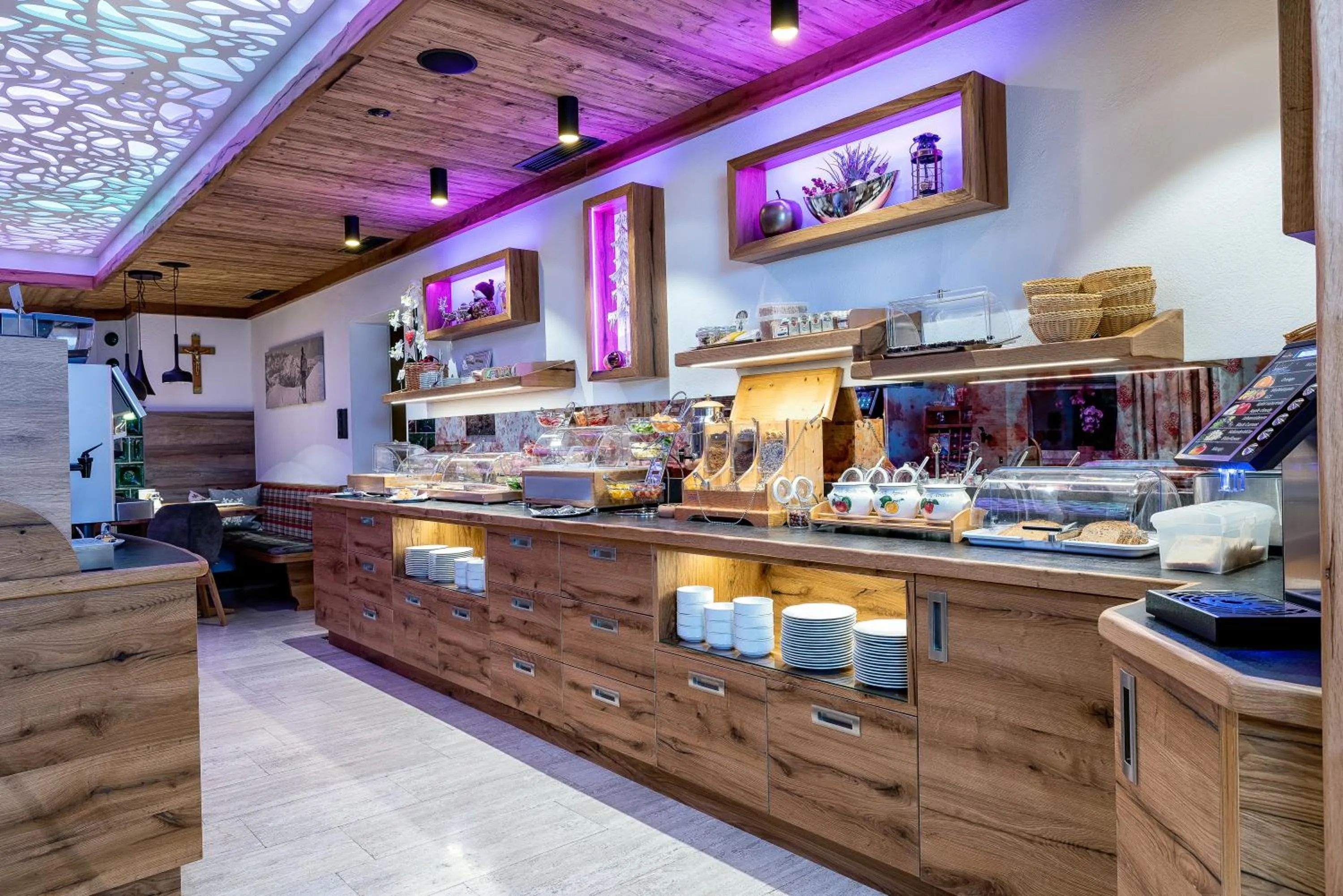 Buffet breakfast in Hotel Garni Siegmundshof - inclusive Joker Card im Sommer