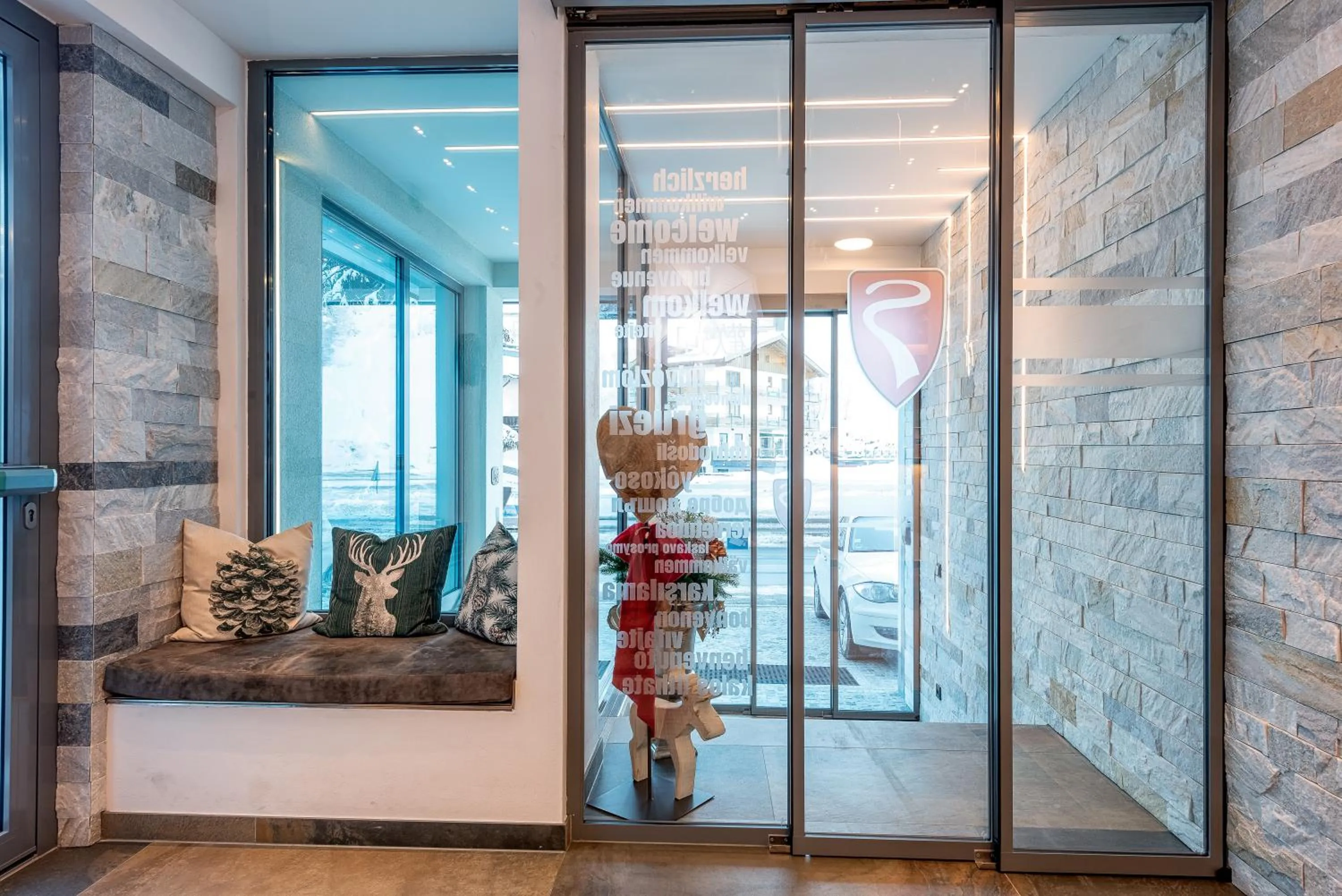 Lobby or reception in Hotel Garni Siegmundshof - inclusive Joker Card im Sommer