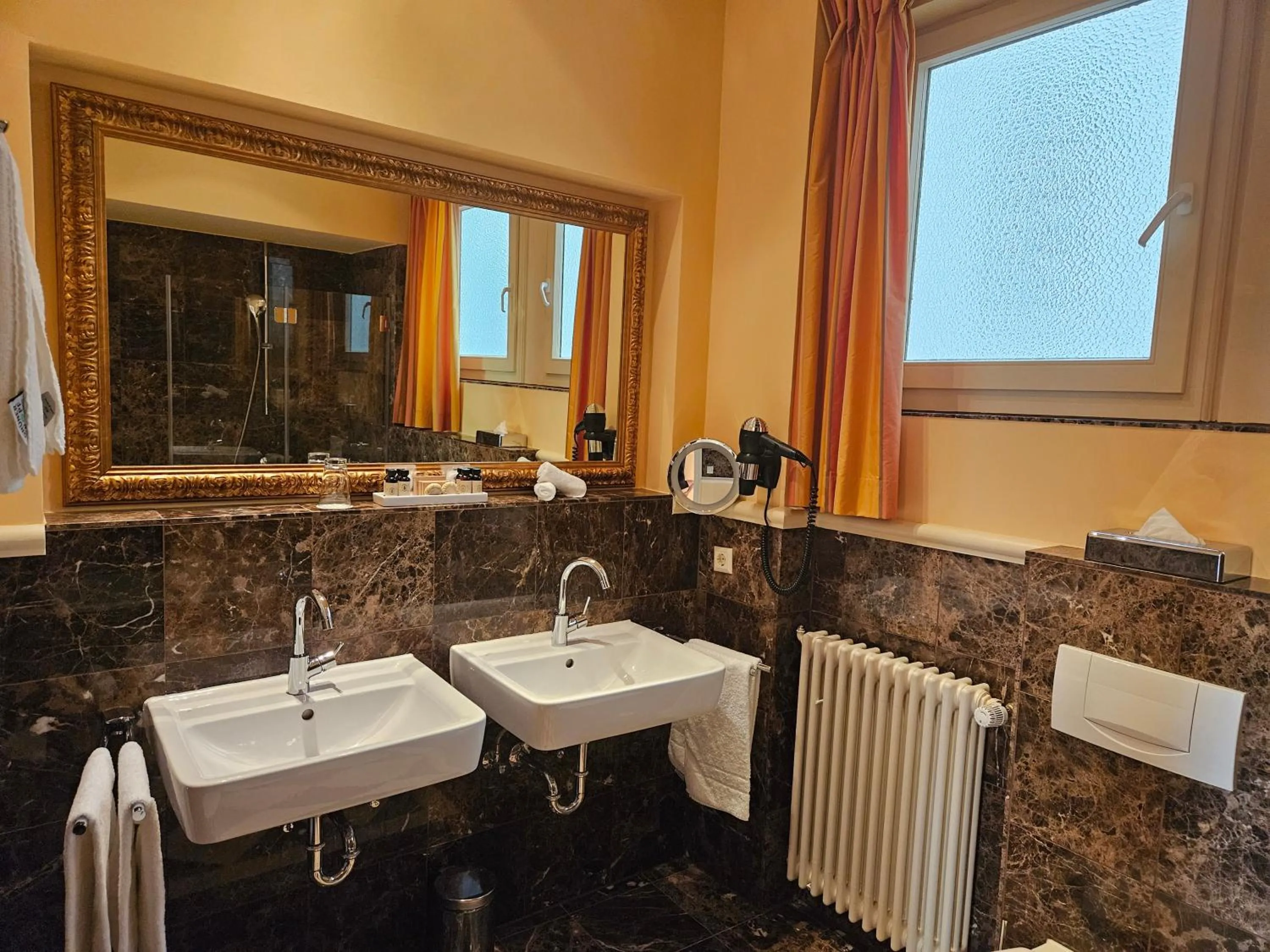 Bathroom in Atlantic Parkhotel