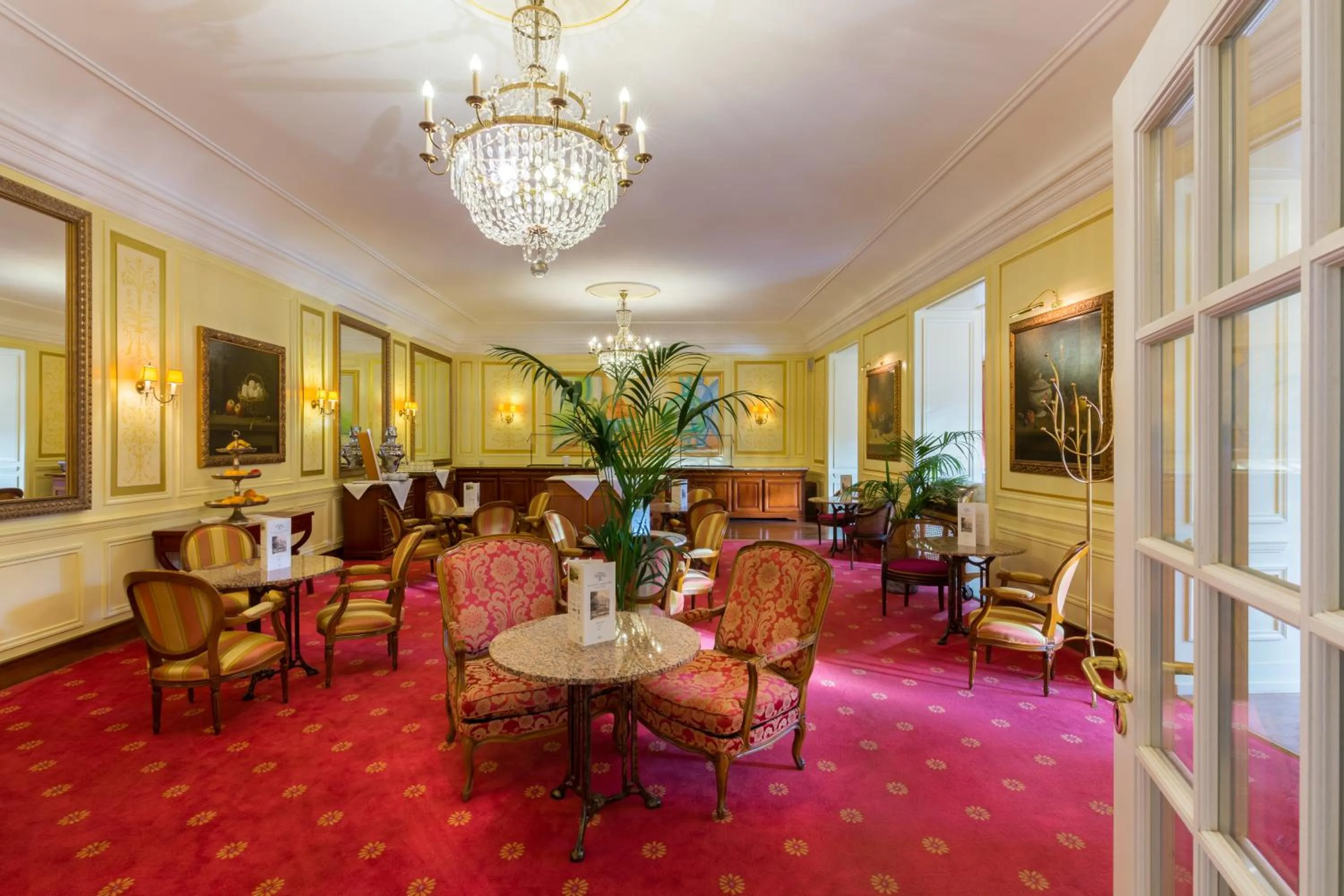 Restaurant/places to eat in Atlantic Parkhotel