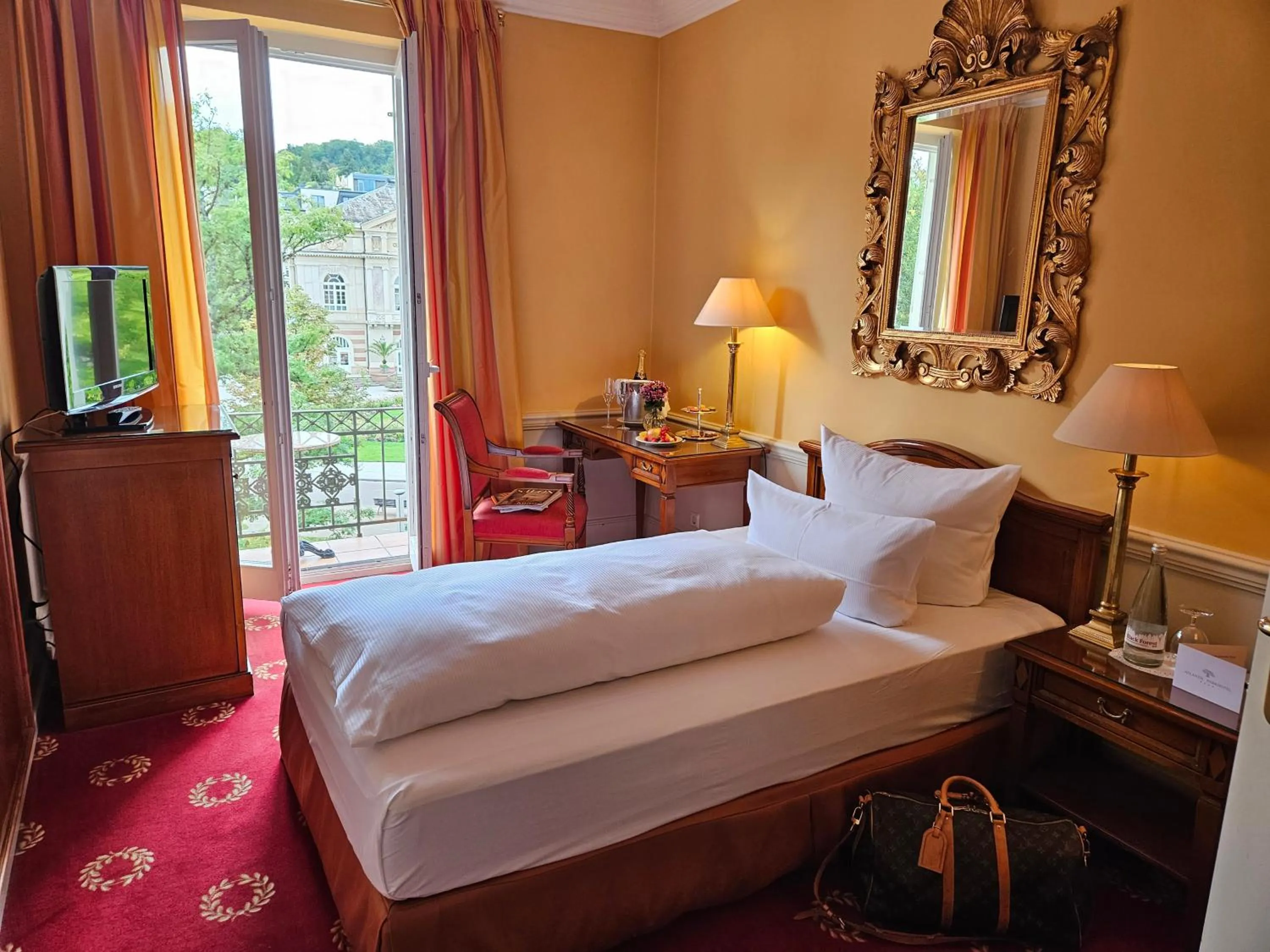 Bed in Atlantic Parkhotel