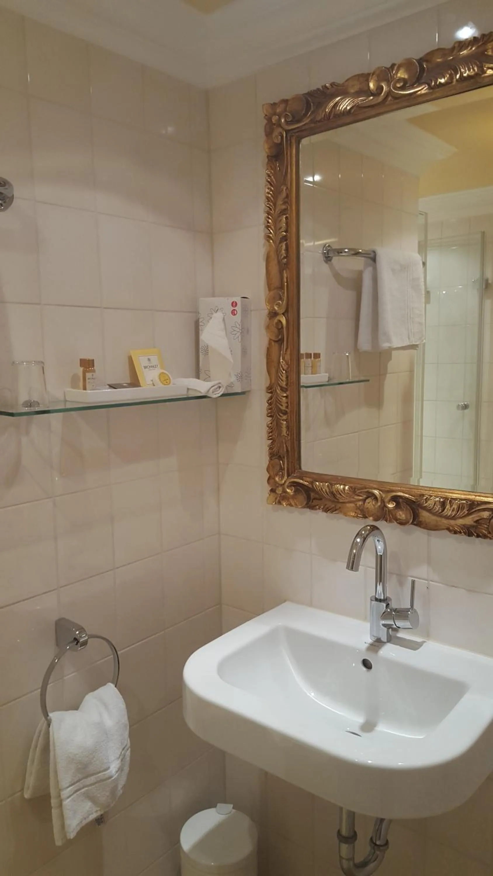 Bathroom in Atlantic Parkhotel