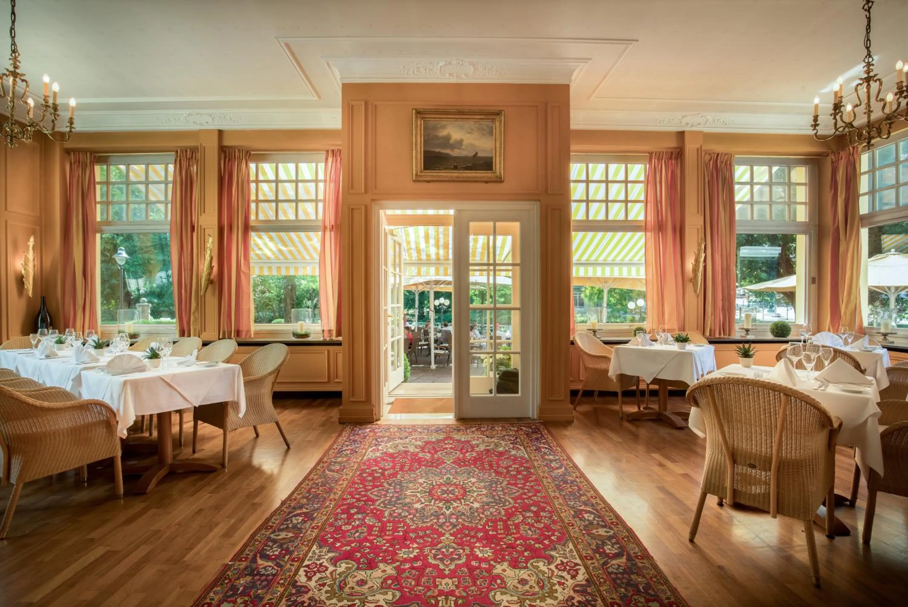 Restaurant/places to eat in Atlantic Parkhotel