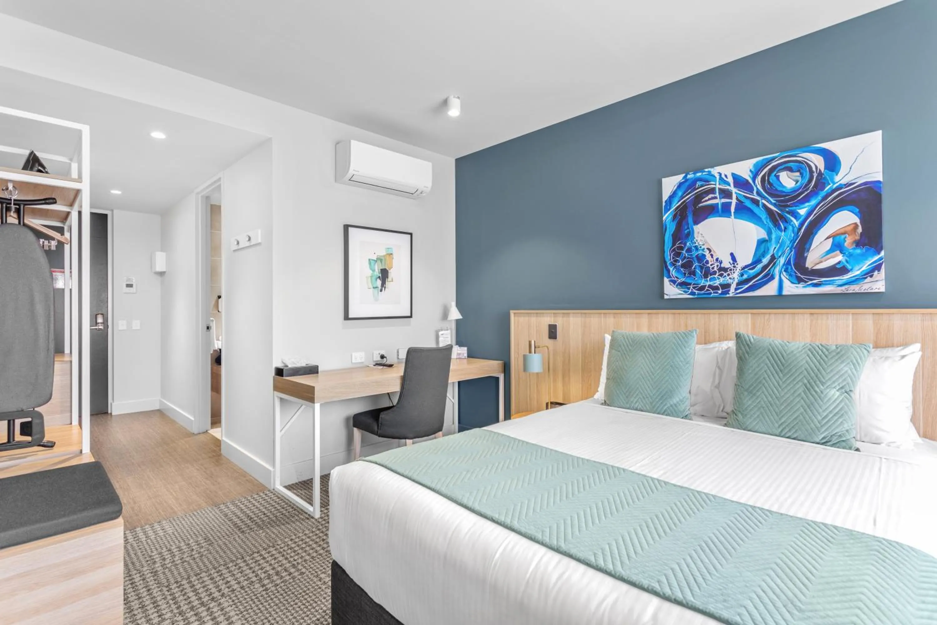 Photo of the whole room, Bed in Club Old Bar Motel