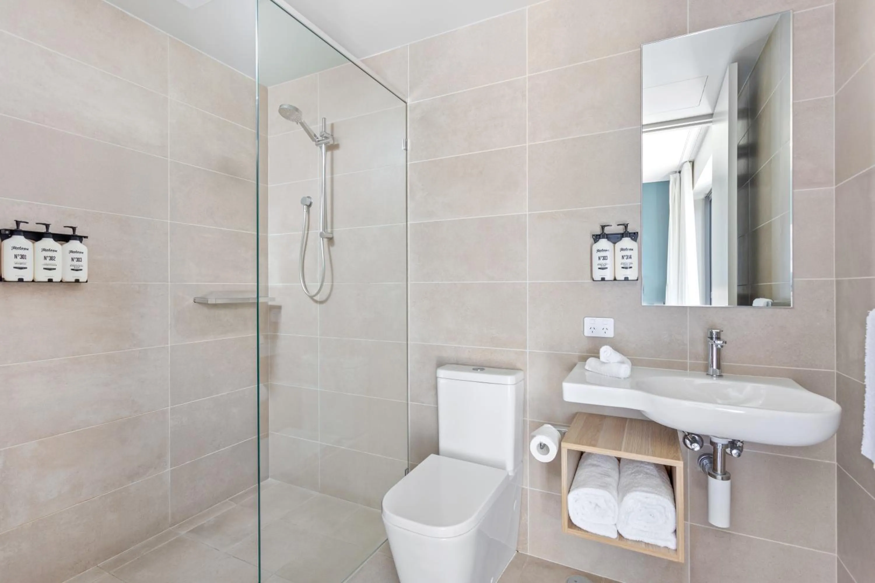 Bathroom in Club Old Bar Motel