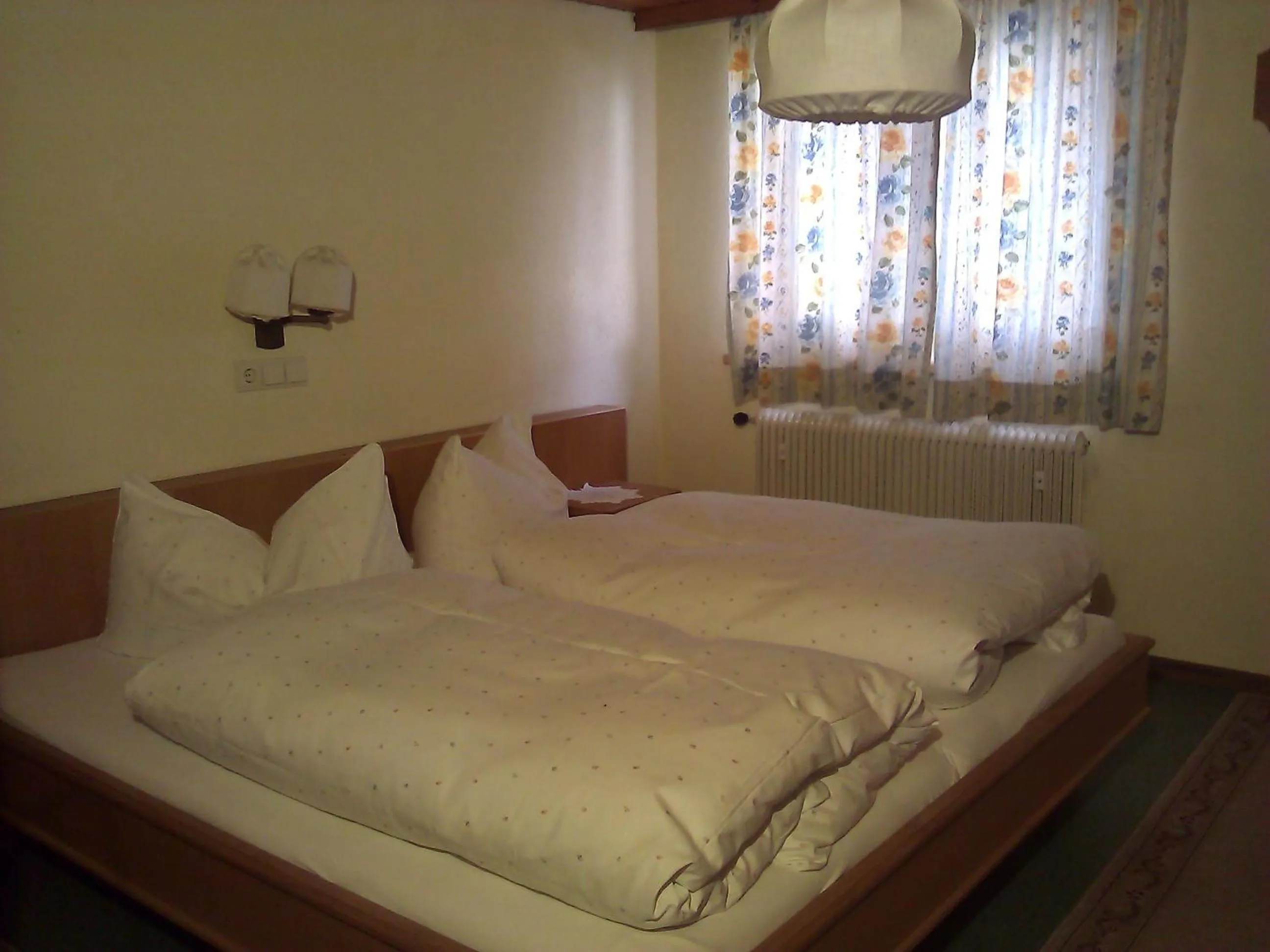 Photo of the whole room, Bed in Pension Stüttler