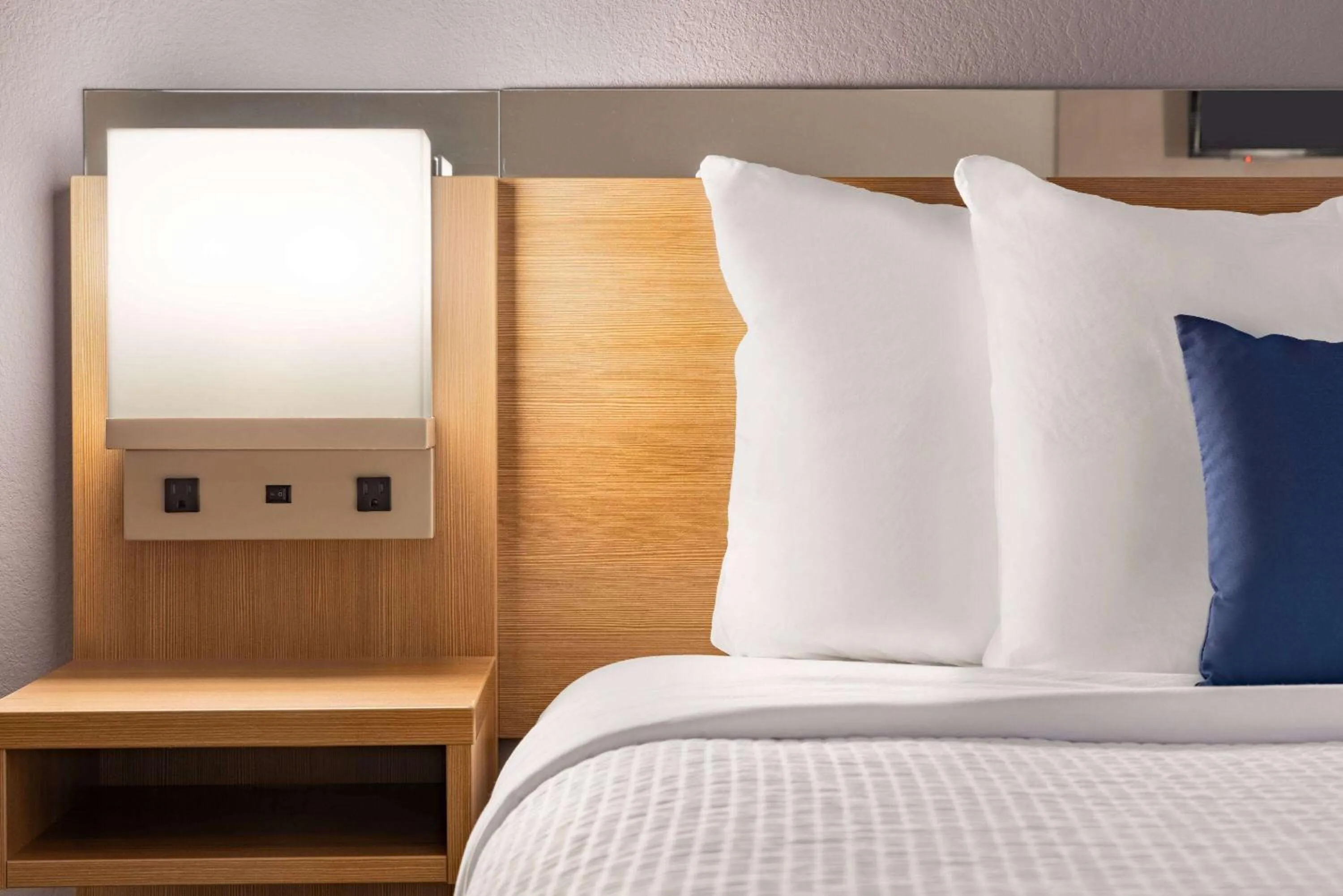 Photo of the whole room, Bed in Microtel Inn & Suites by Wyndham Gambrills