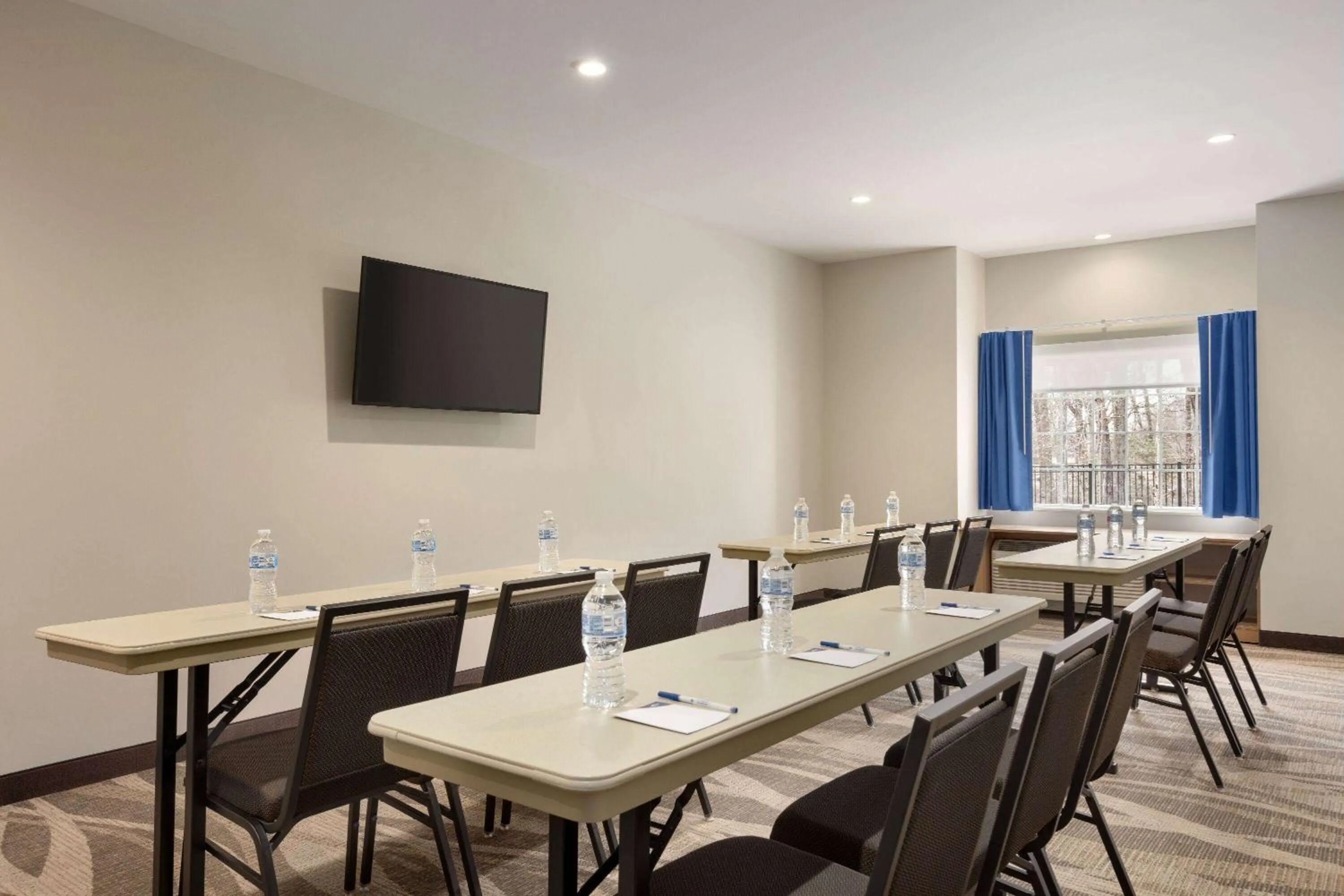 Meeting/conference room in Microtel Inn & Suites by Wyndham Gambrills