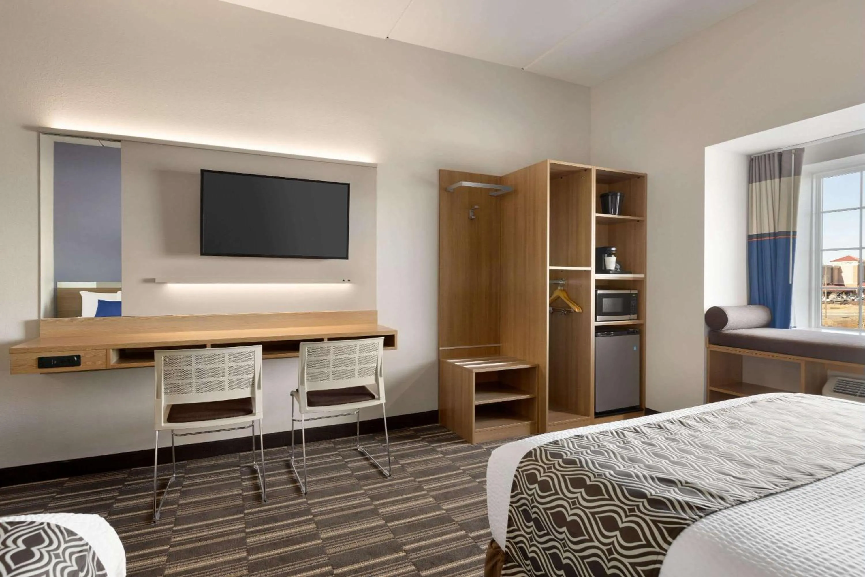 Photo of the whole room, Bed in Microtel Inn & Suites by Wyndham Gambrills