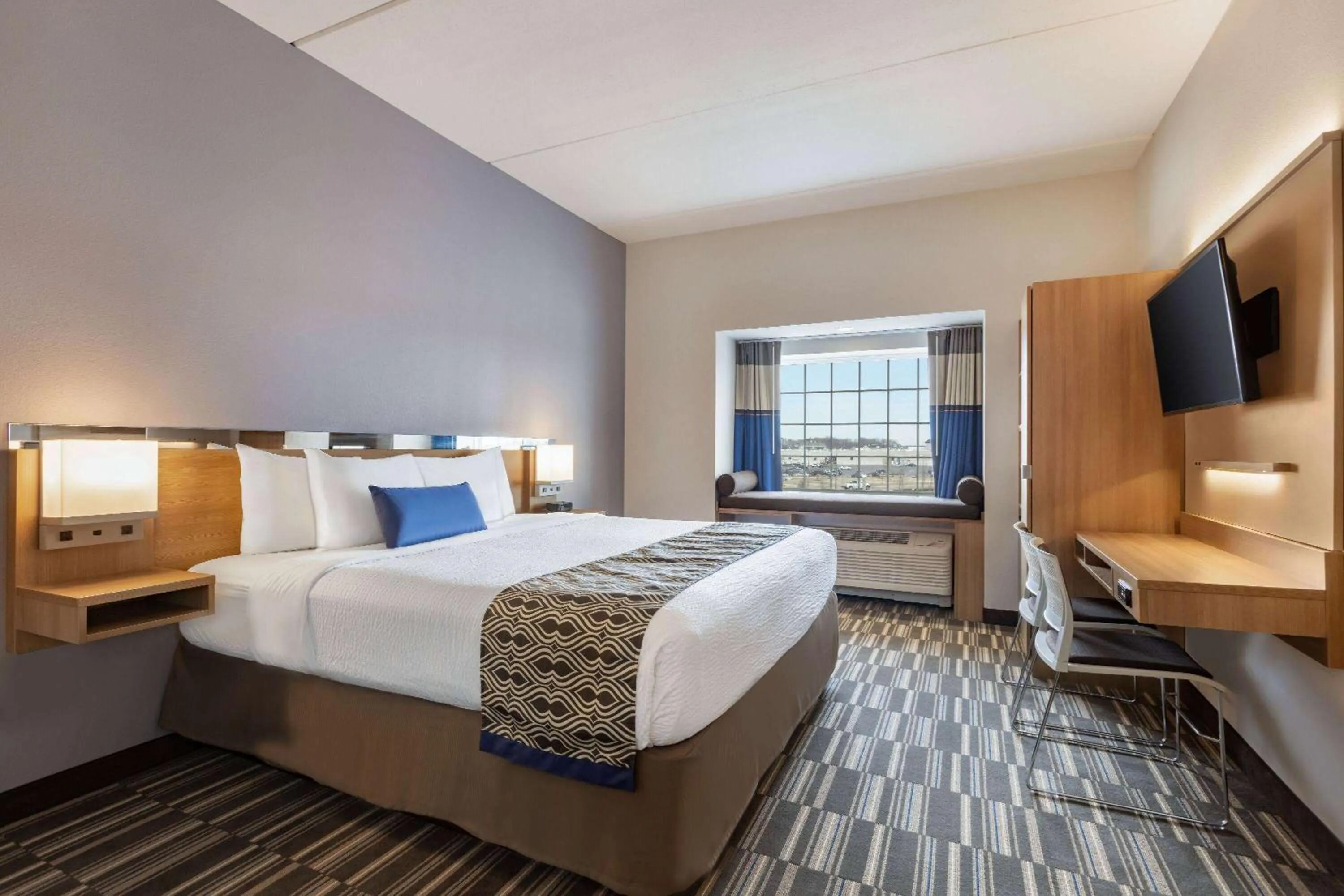 Photo of the whole room, Bed in Microtel Inn & Suites by Wyndham Gambrills