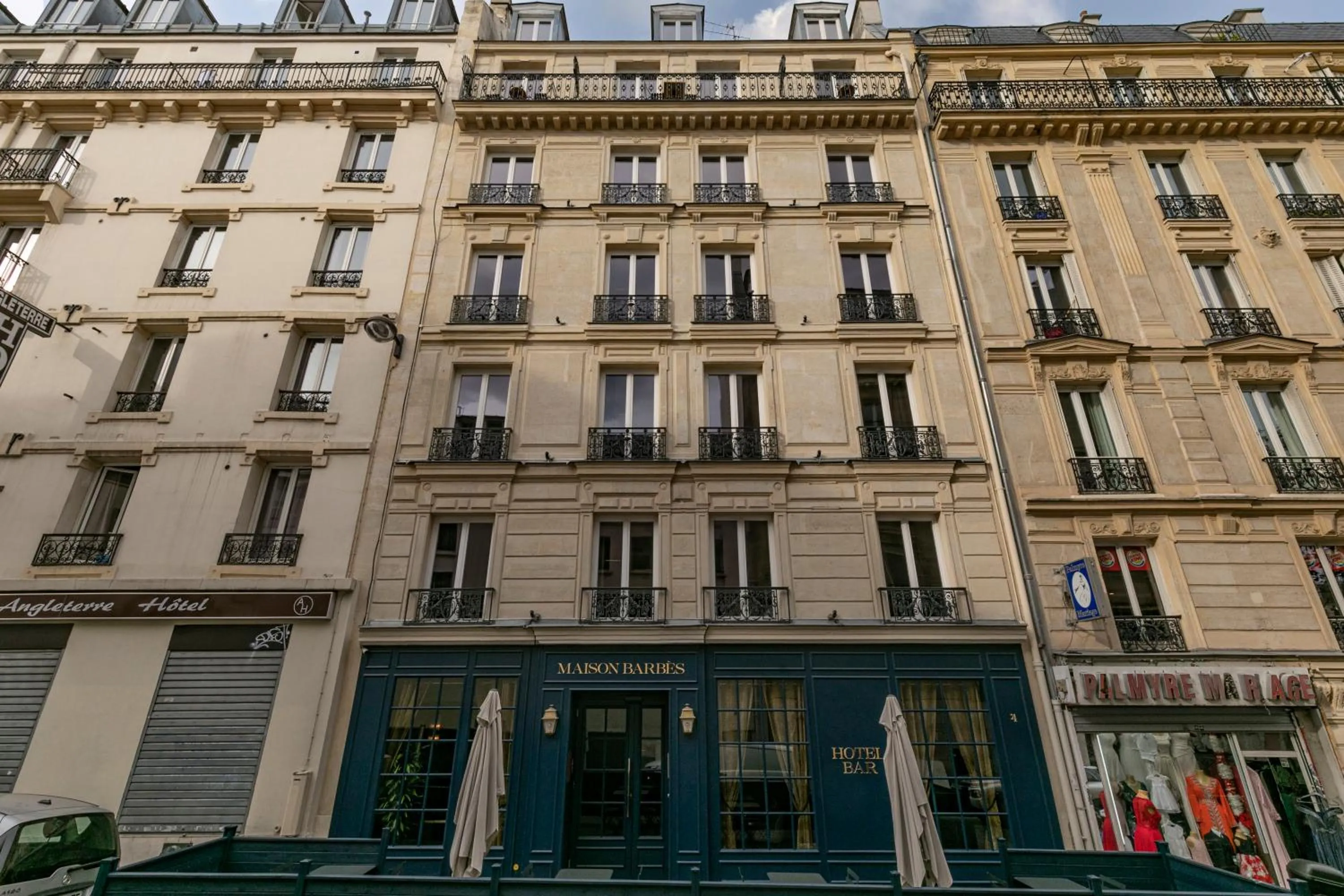 Property building in Maison Barbès