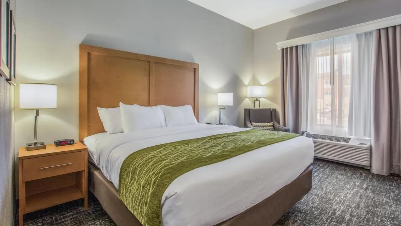 Photo of the whole room, Bed in Comfort Inn