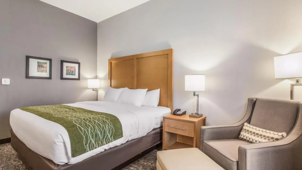 Photo of the whole room, Bed in Comfort Inn