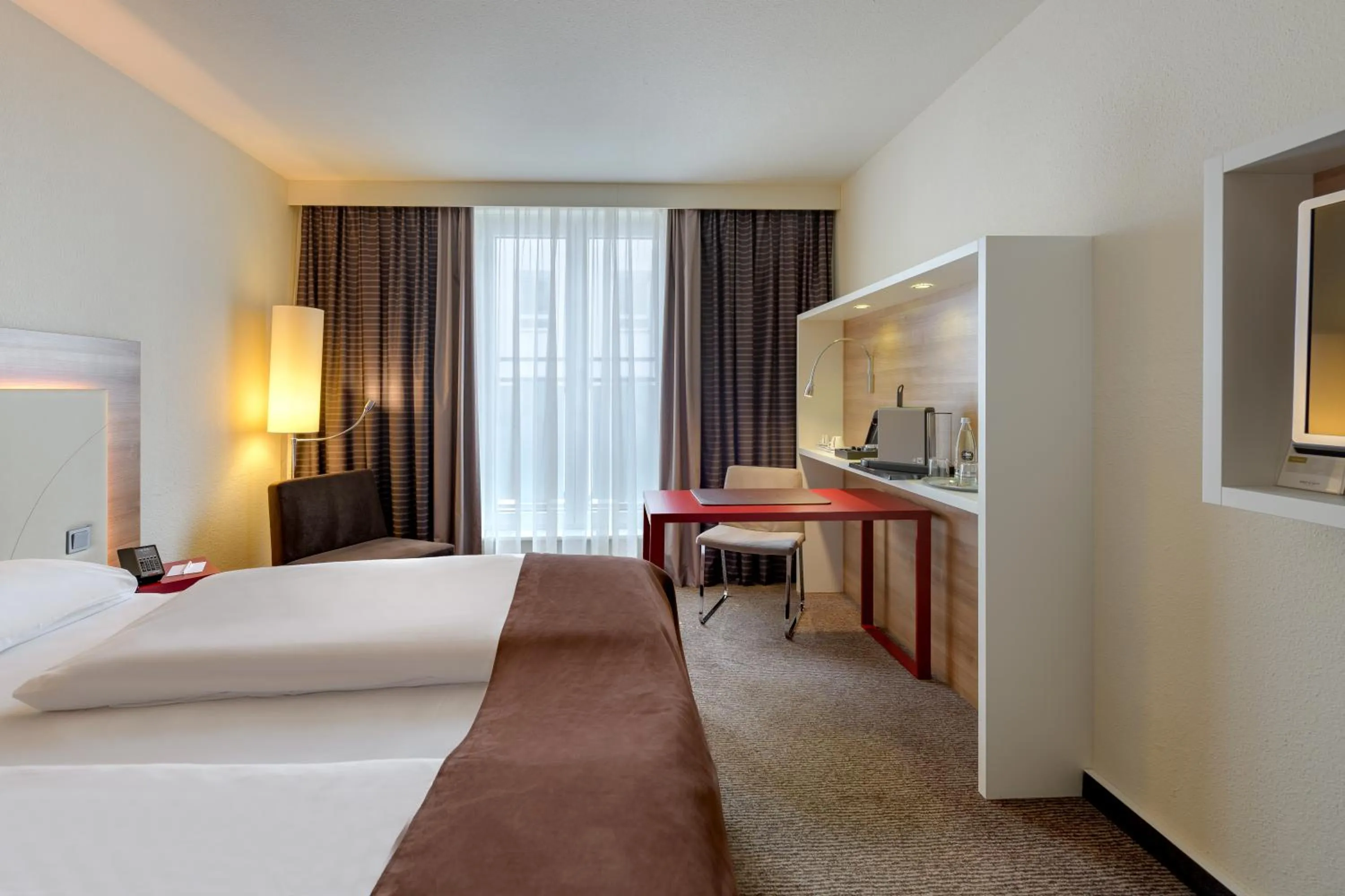 Coffee/tea facilities, Bed in Mercure Hotel Stuttgart Airport Messe