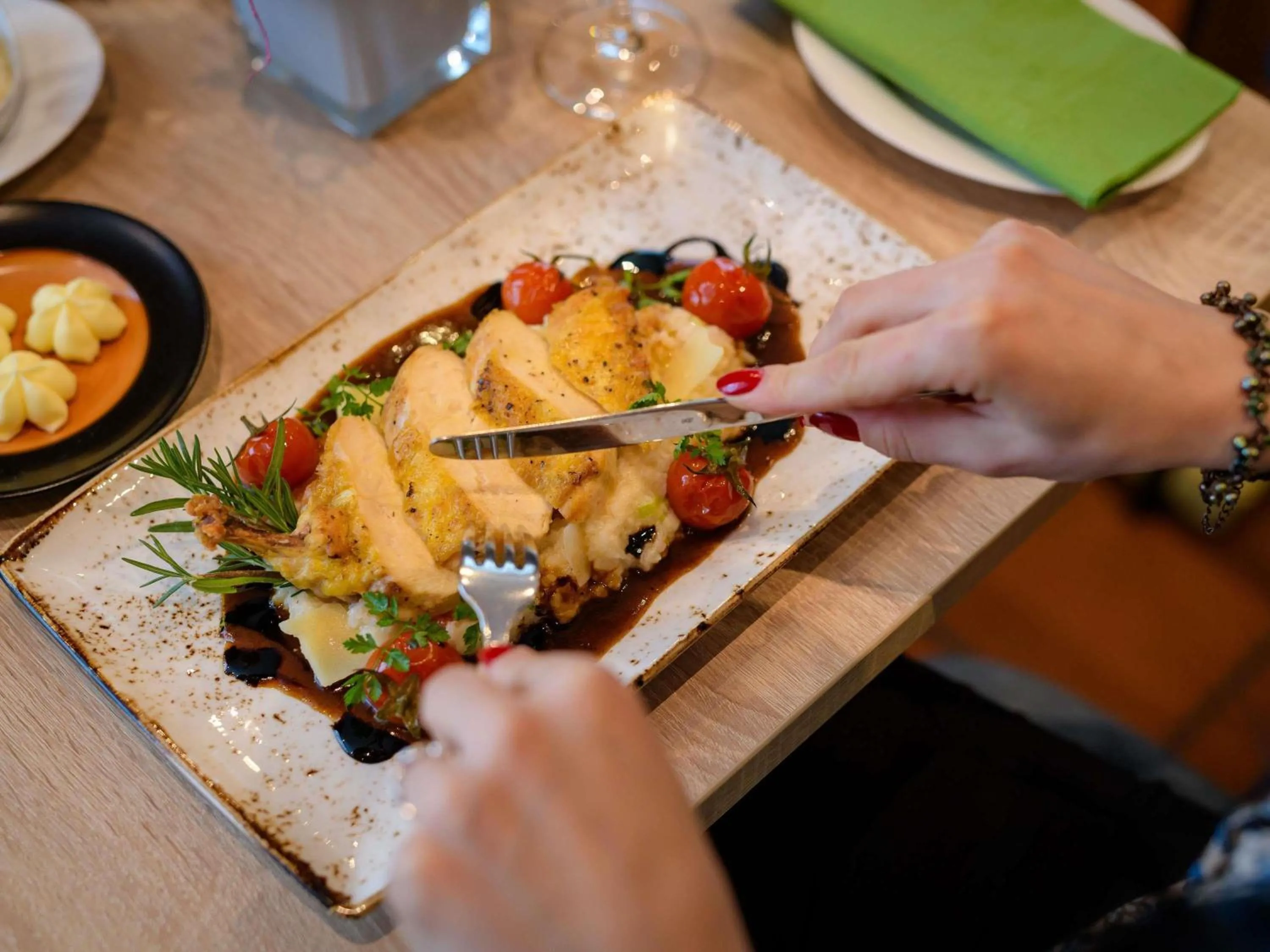 Restaurant/places to eat in Mercure Hotel Stuttgart Airport Messe