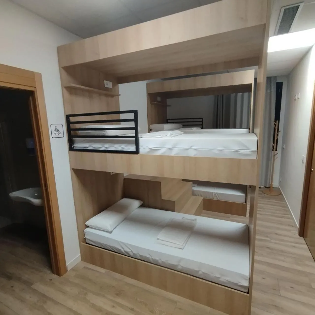 Quadruple Room with Private Bathroom in dpaso Urban Hostel