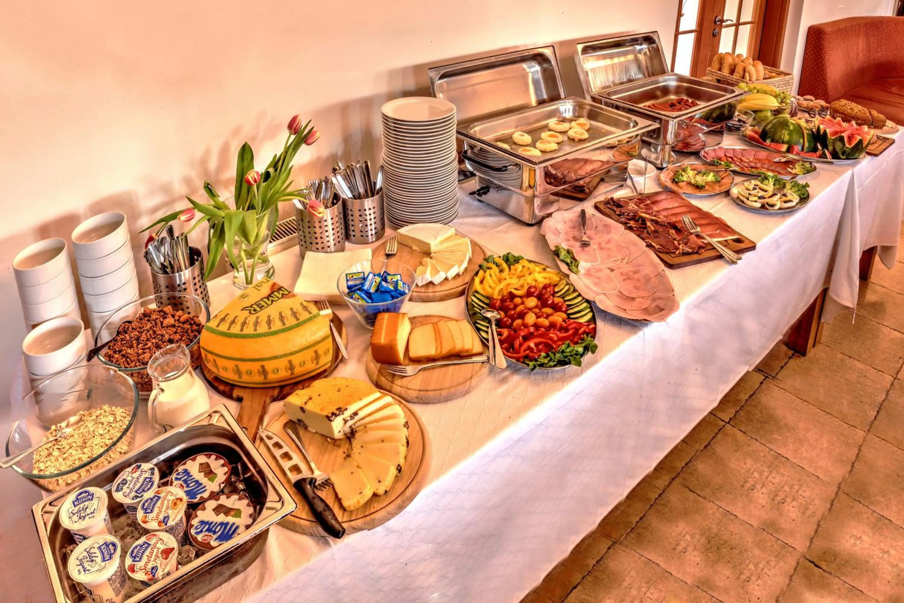 Buffet breakfast in Štiřínská stodola u Prahy